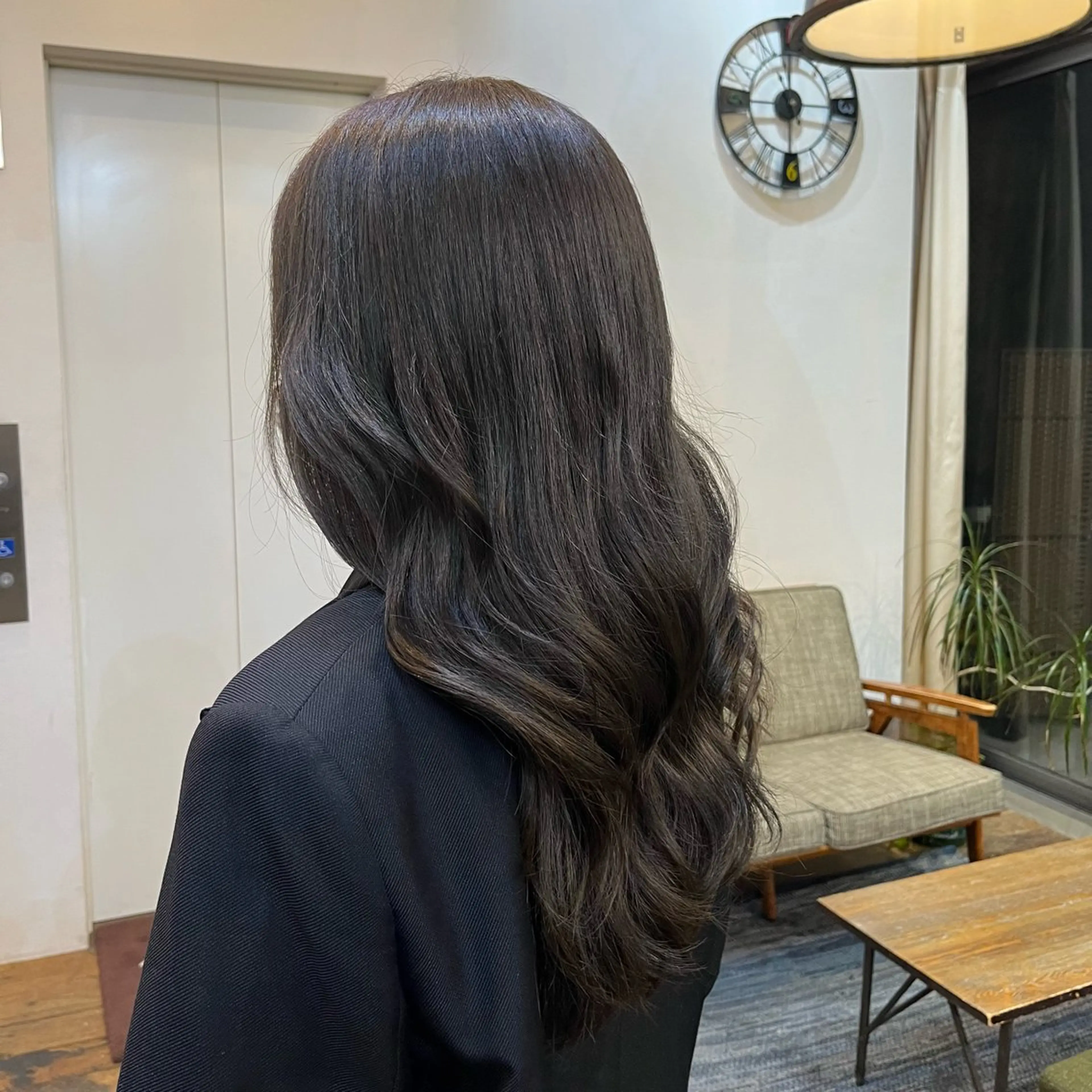 ロング カラー ヘアカラー トリートメント 清水 こなねのヘアスタイル