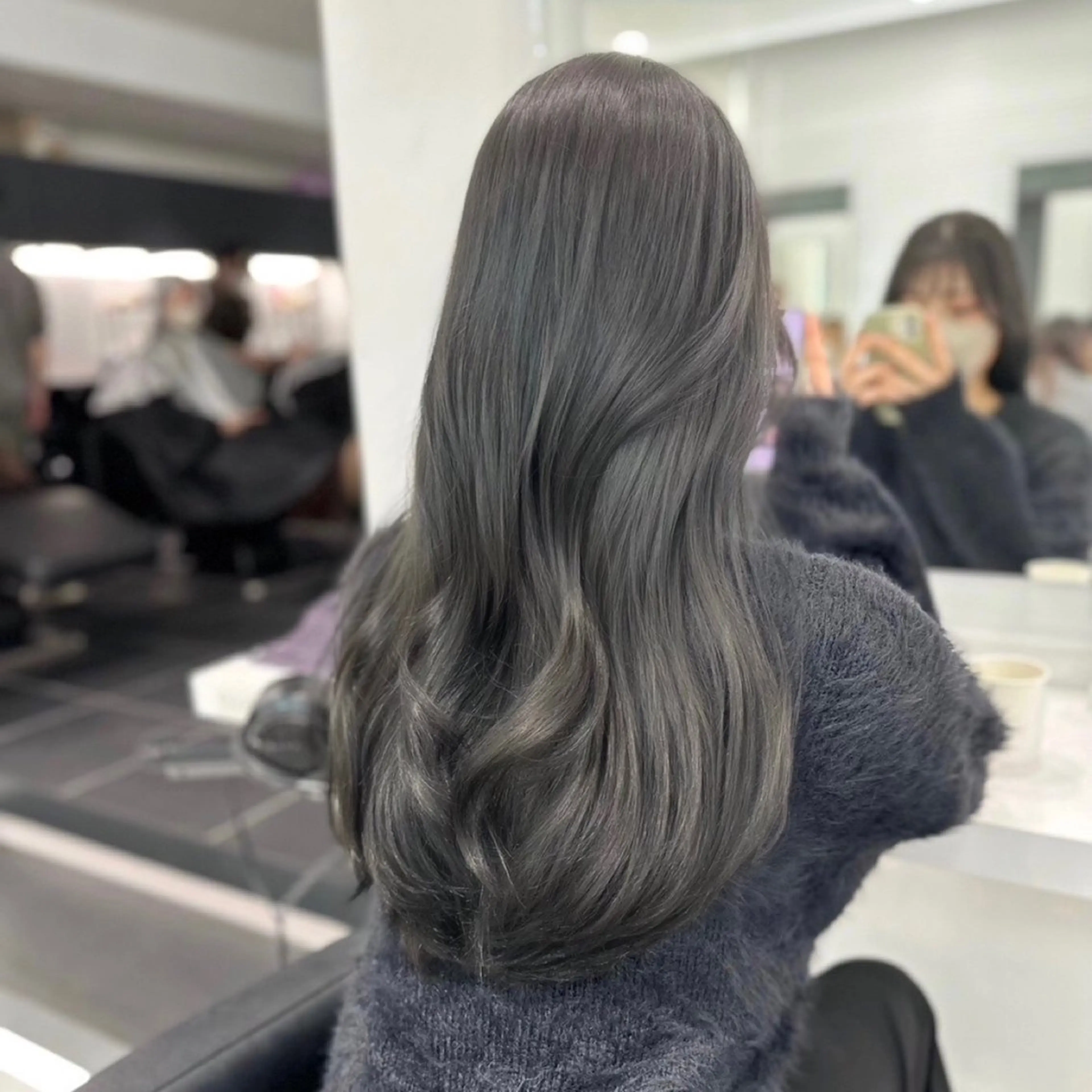 ロング ヘアカラー 大人っぽベージュ🤍 レイヤーRikutoのヘアスタイル