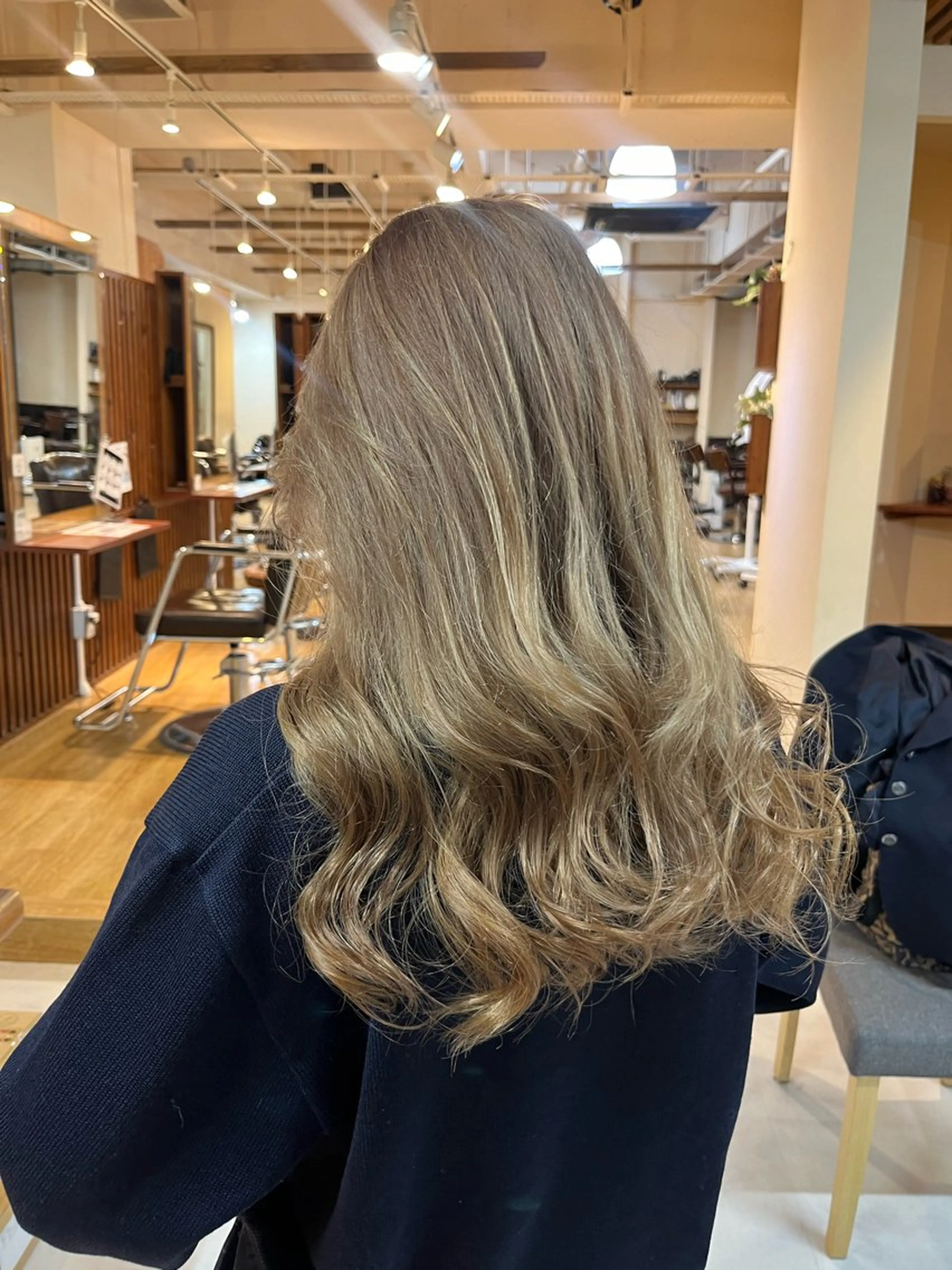 ロング カラー ブリーチ ケアブリーチ ハイトーンカラー トリートメント カット ヘアカラー トリートメント 海外ガール ハイトーン　竹井俊介のヘアスタイル