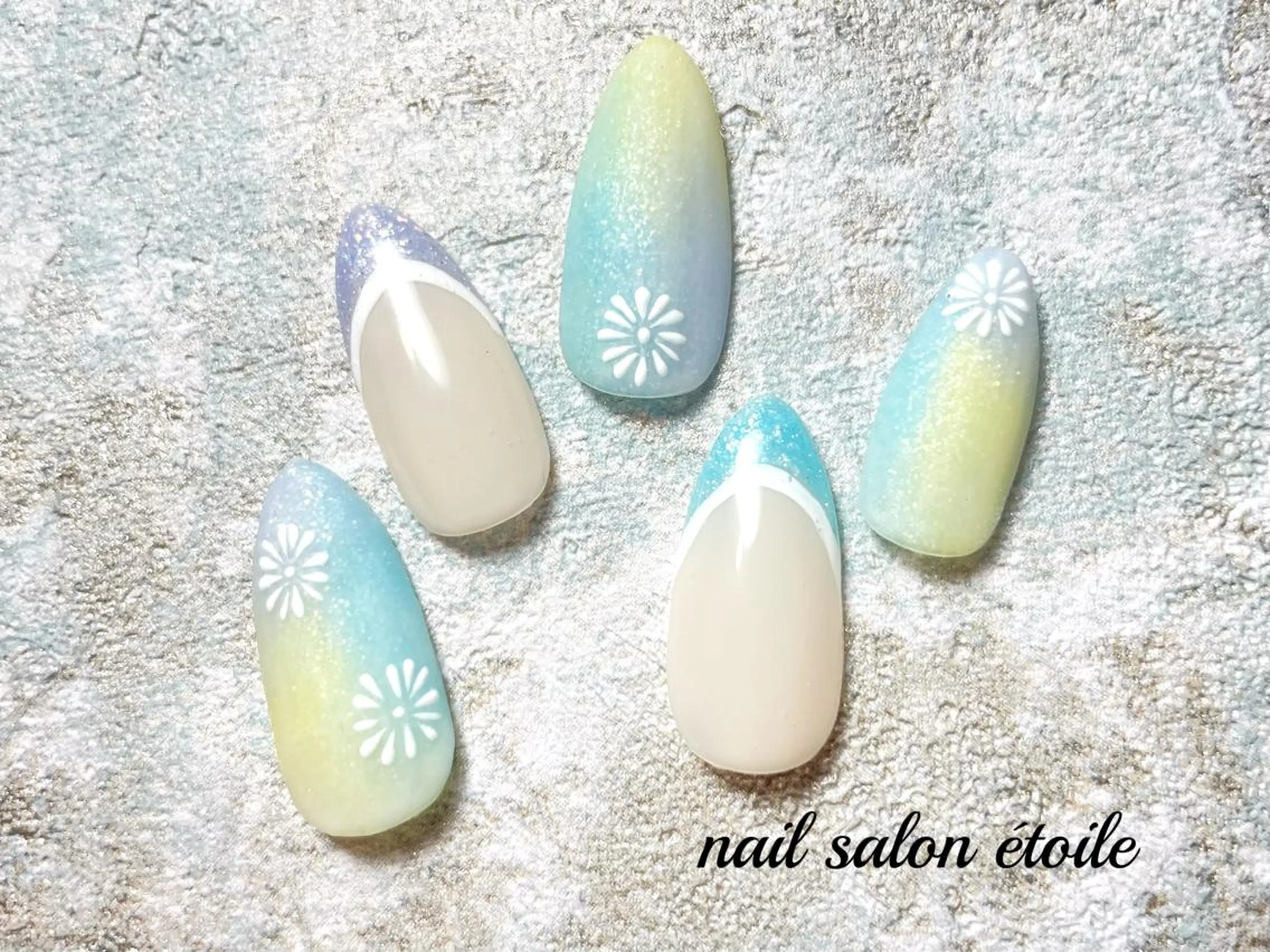 ネイル アートネイル ブルー フラワーネイル フレンチネイル ジェルネイル ハンドネイル nail salon étoileのネイルデザイン