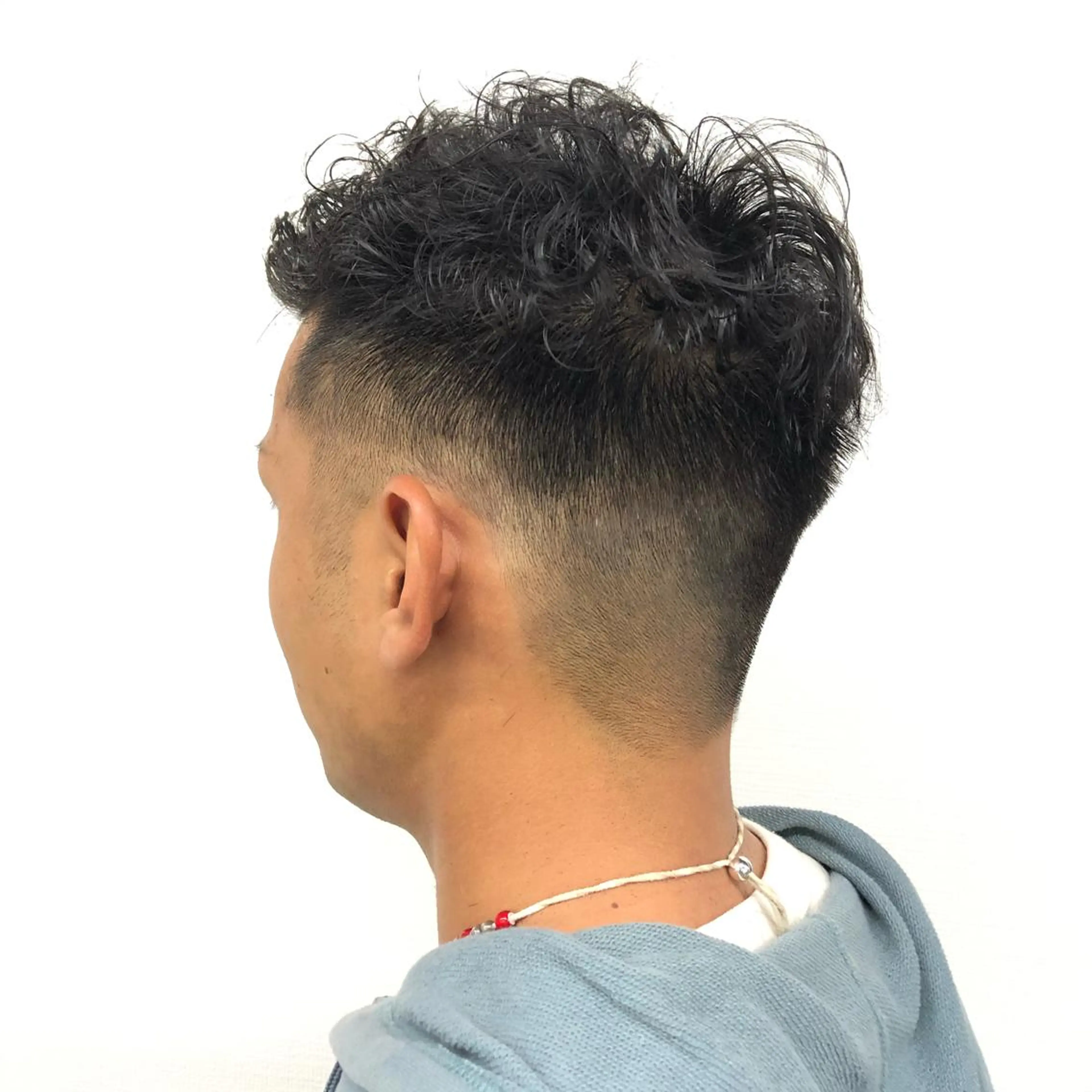 ショート パーマ メンズ メンズパーマ 刈り上げ カット パーマ 💎ケアブリーチ💎 ✂︎Raia✂︎‬のヘアスタイル