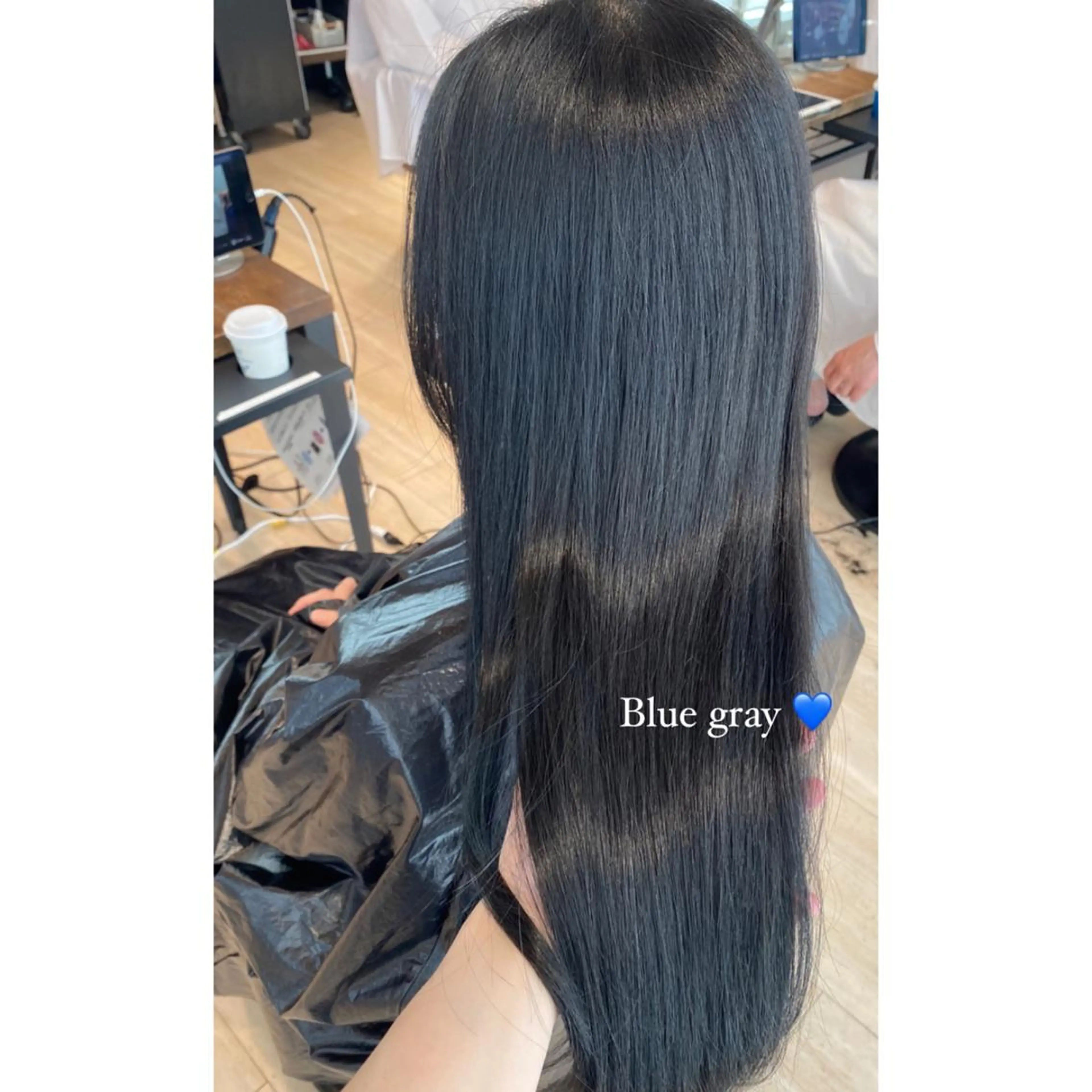 ロング カラー ブルーカラー ブルーグレー 透明感カラー オレンジ トリートメント カット ヘアカラー トリートメント 🍼顔周りカット/ レイヤー/小川華奈のヘアスタイル