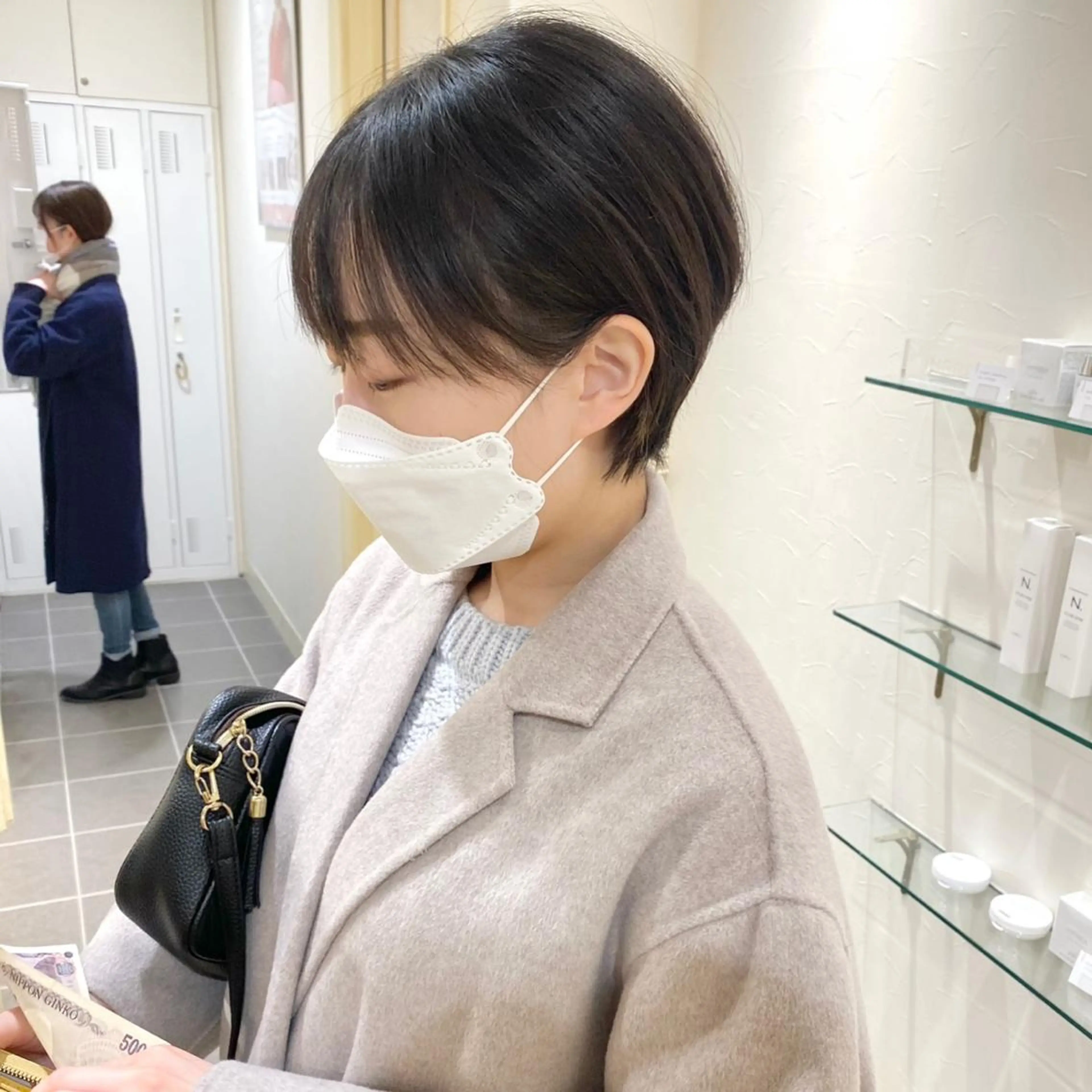 ショート カラー ハンサムショート ブリーチ グレージュ ハイライトカラー シルバー ✨BASSA 【高田馬場】✨のヘアスタイル