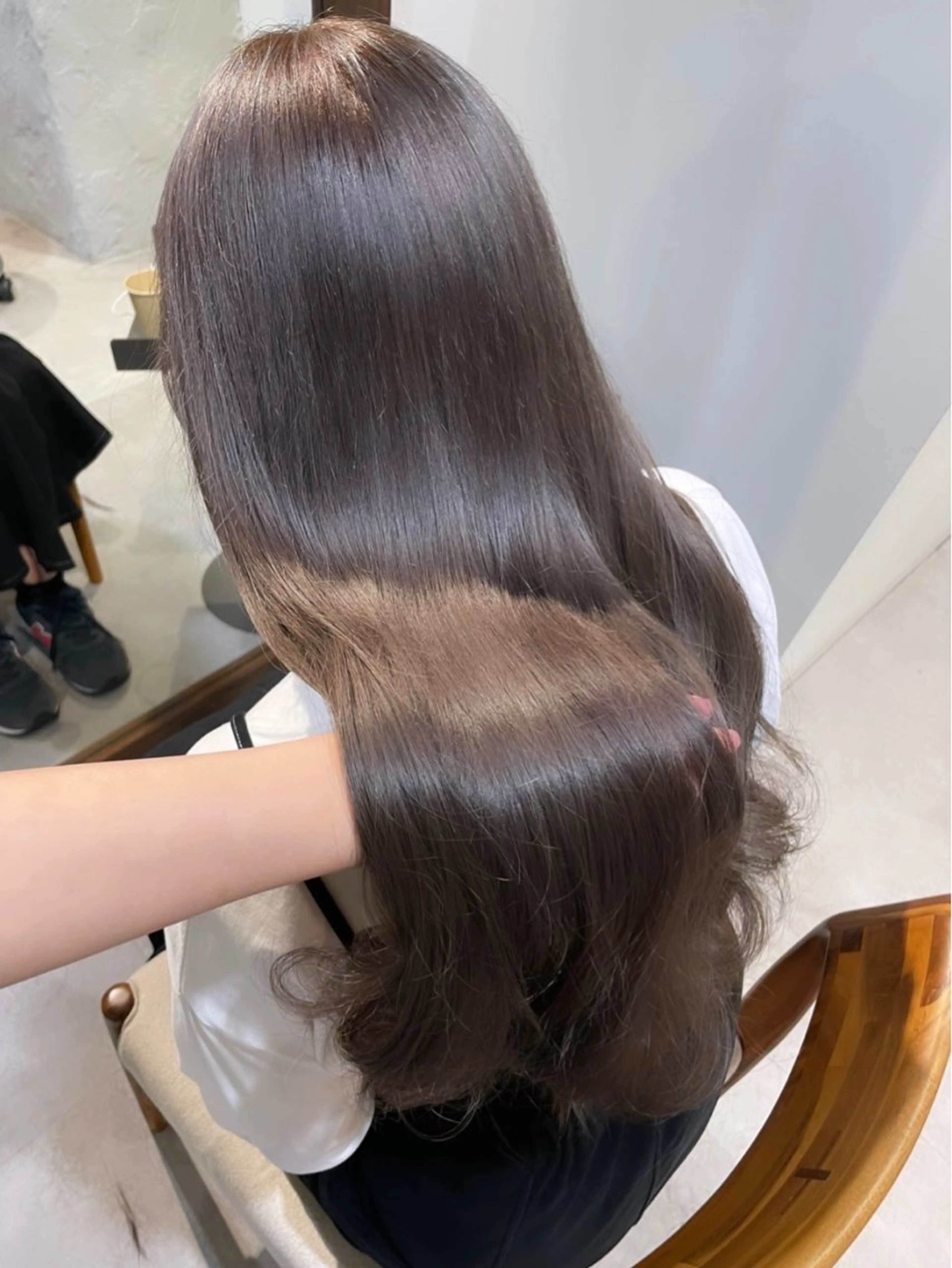 ロング カラー グレージュ ミルクティーグレージュ ヘアカラー 若月 あやかのヘアスタイル