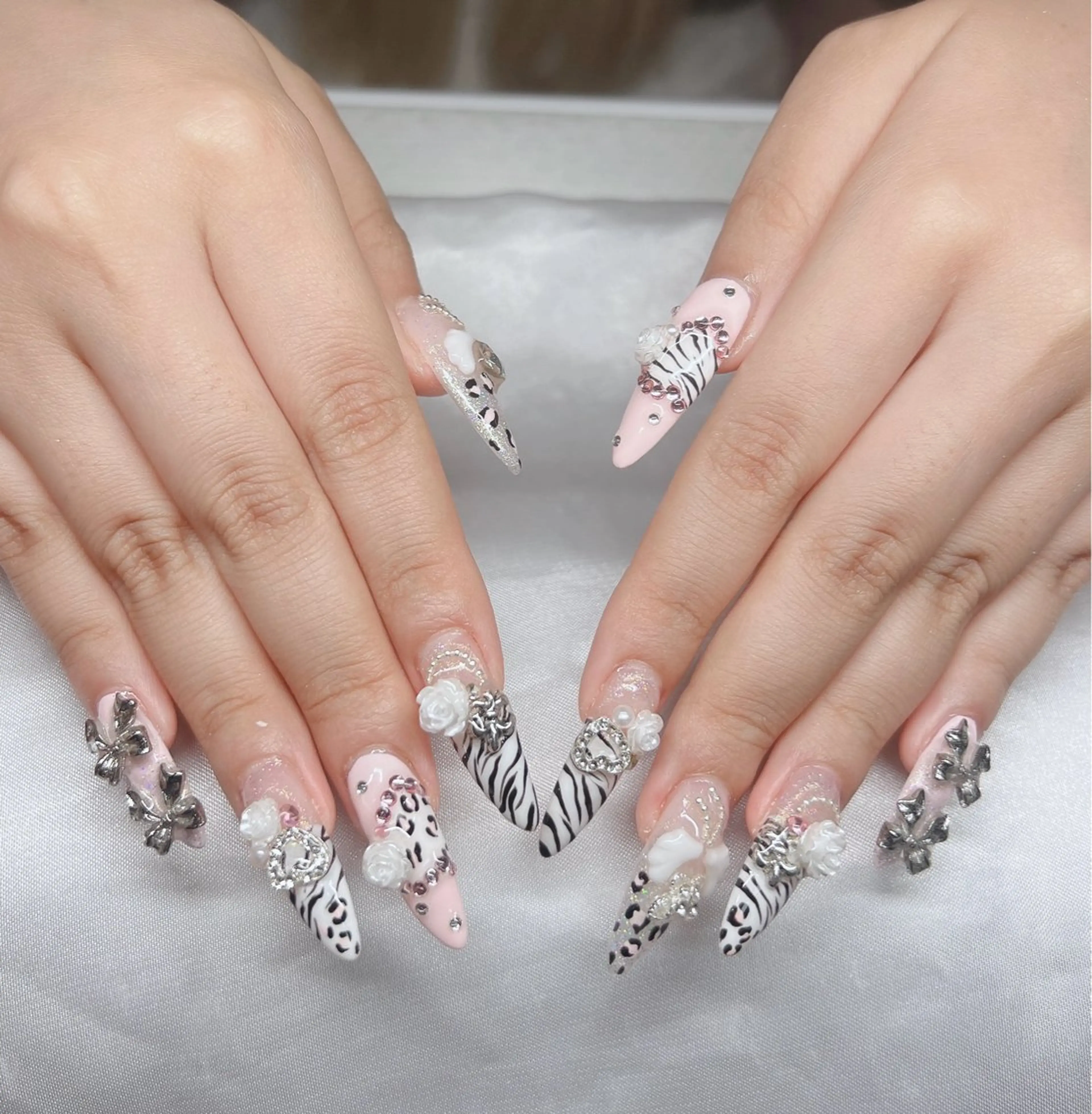 ネイル 長さ出し グラデーション キラキラネイル マグネットネイル ニュアンスネイル ハンドネイル Lee Nails チップ長さだし専門店のネイルデザイン