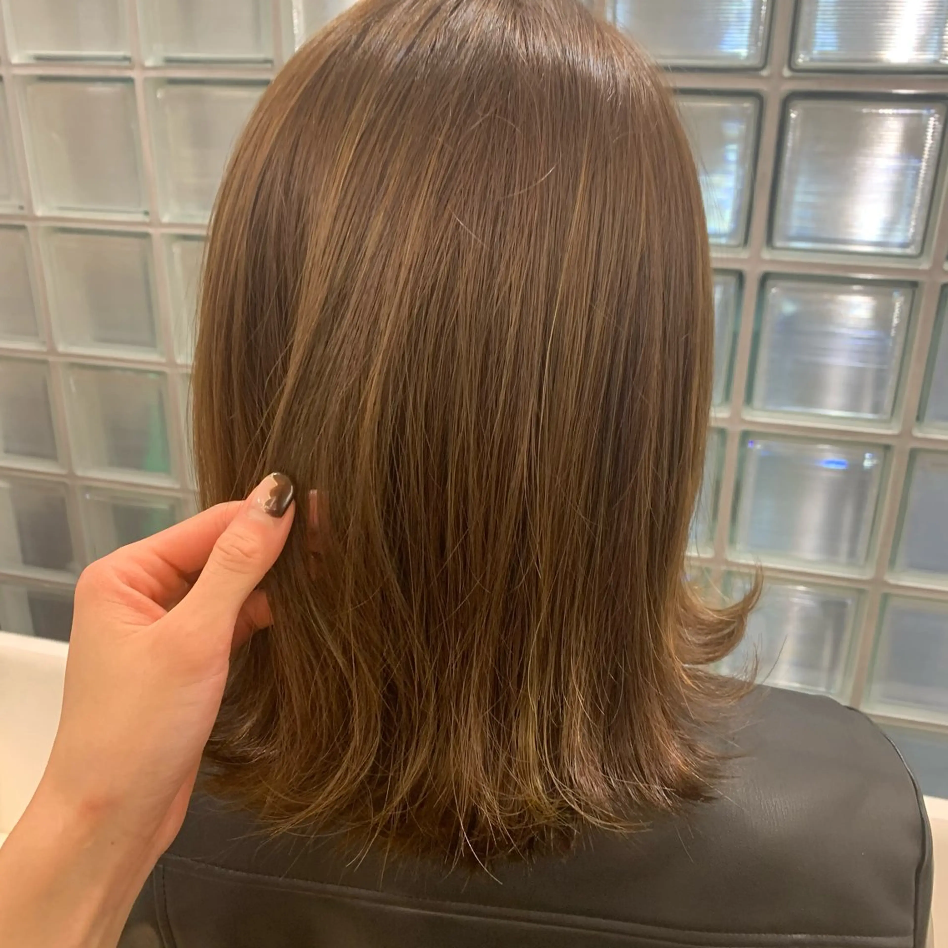 ミディアム カラー カット ヘアカラー ナチュラル暖色カラー 🤎 佐藤栞のヘアスタイル
