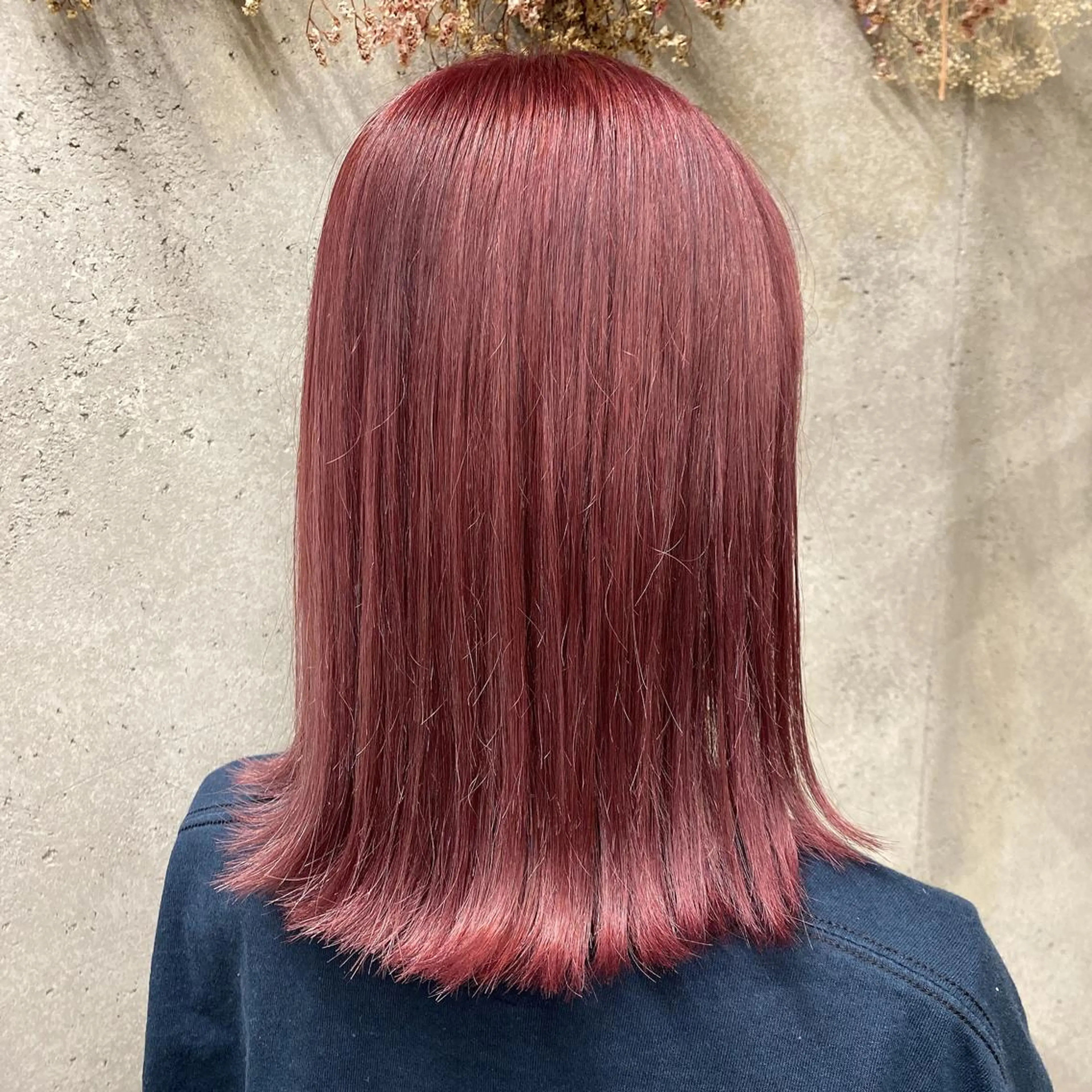 ミディアム カラー 切りっぱなしボブ ハイトーンカラー ピンクカラー ボブ wakana 【ブリーチカラー】のヘアスタイル