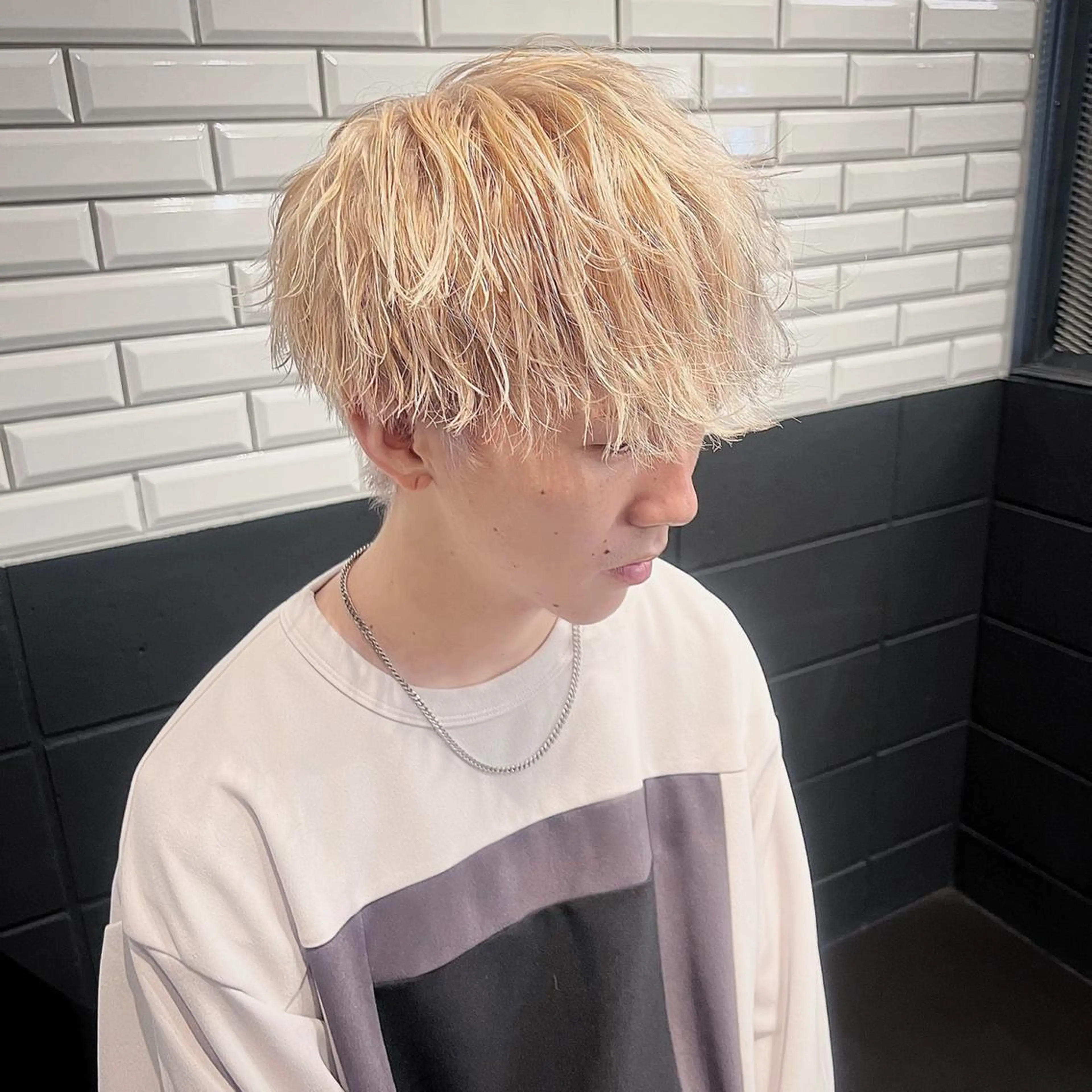 ショート カラー パーマ メンズ マッシュ ブロンド ホワイトブロンド カット ヘアカラー トリートメント メンズ特化/パーマ/ ハイライト/竜成のヘアスタイル