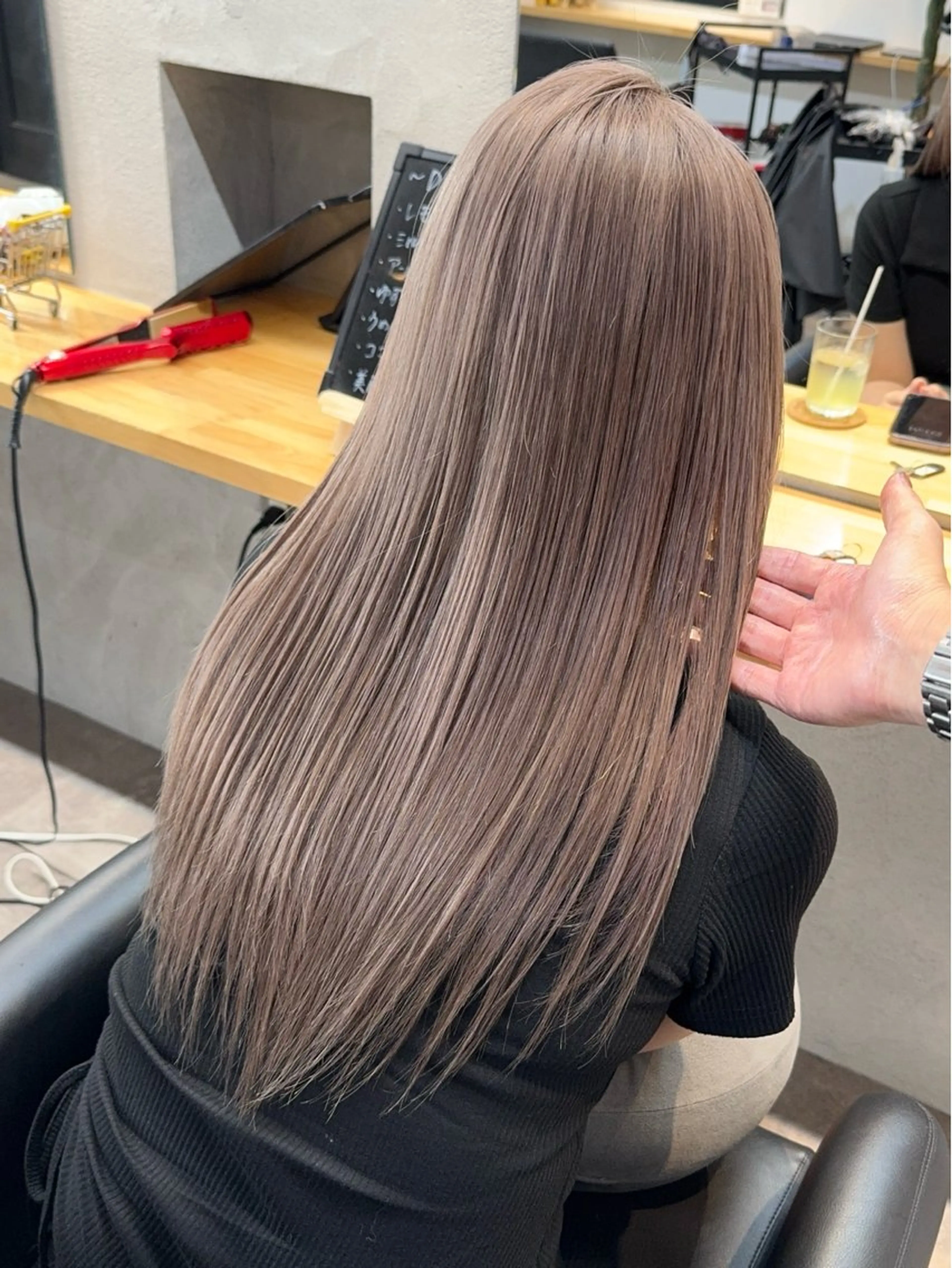 ロング カラー ブリーチ グレージュ カット ヘアカラー サクマ リョウジのヘアスタイル
