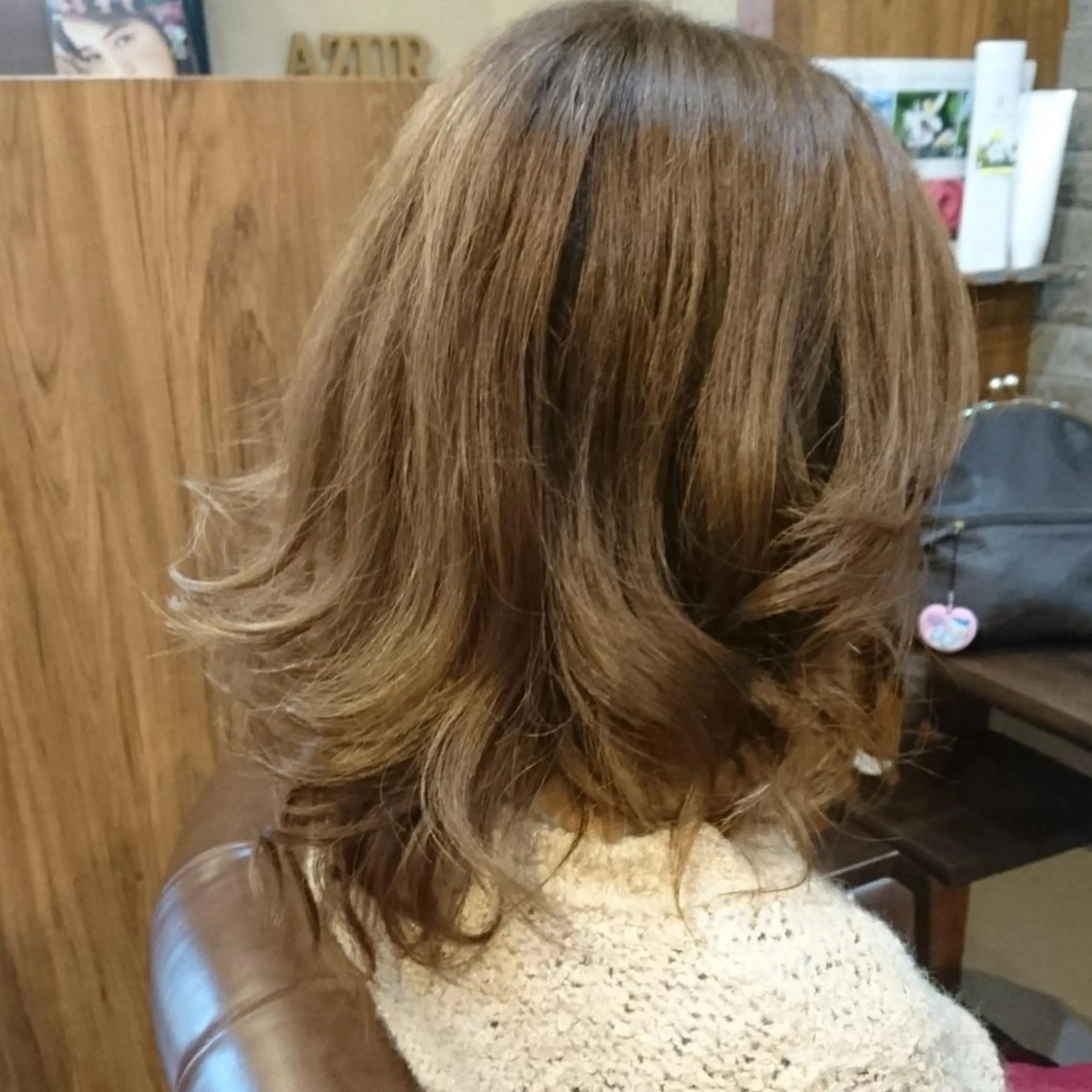 ミディアム カラー ベージュカラー ヘアカラー トリートメント 美髪 カラーリストのヘアスタイル