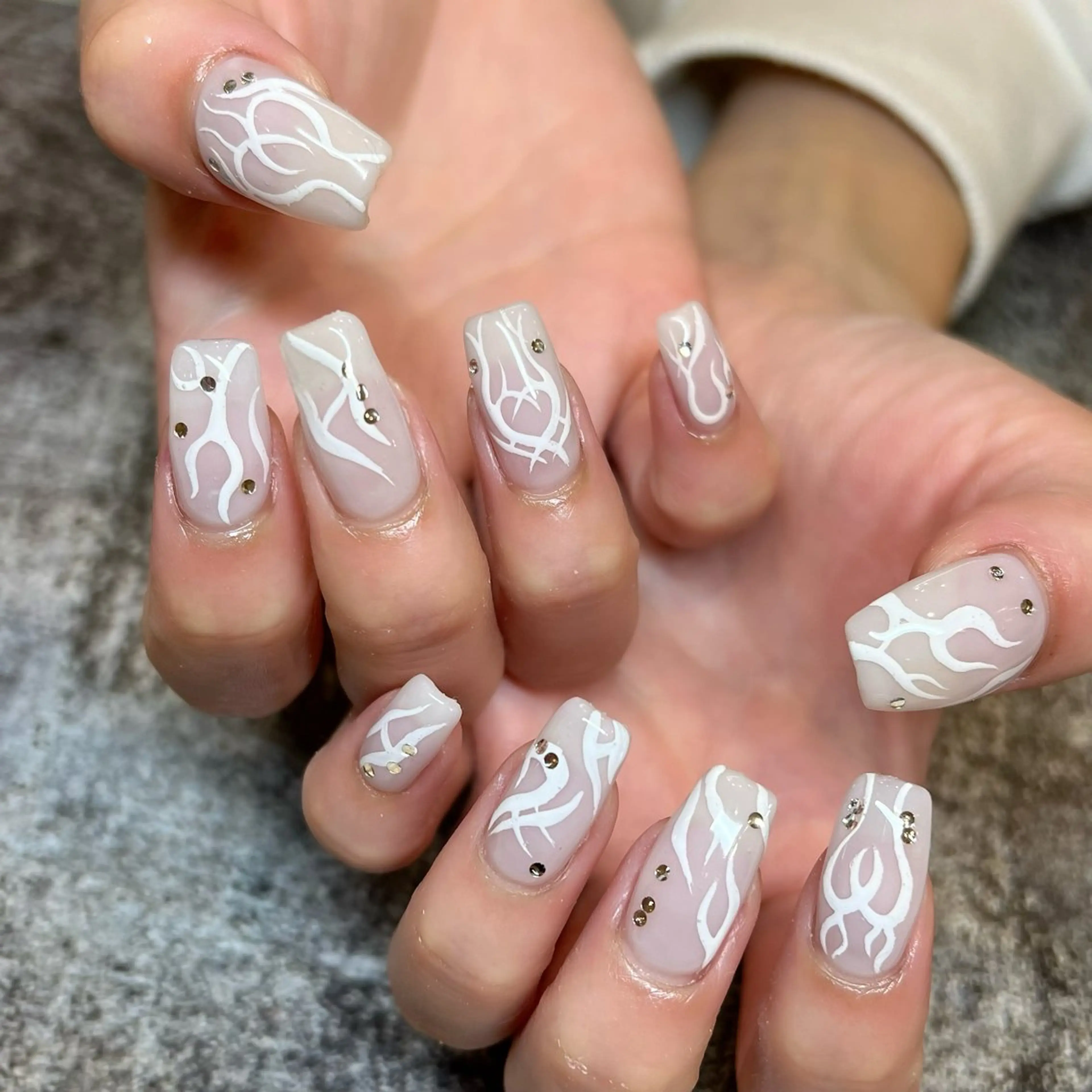 ネイル ニュアンスネイル スクエアネイル ホワイト la sinceriteのネイルデザイン