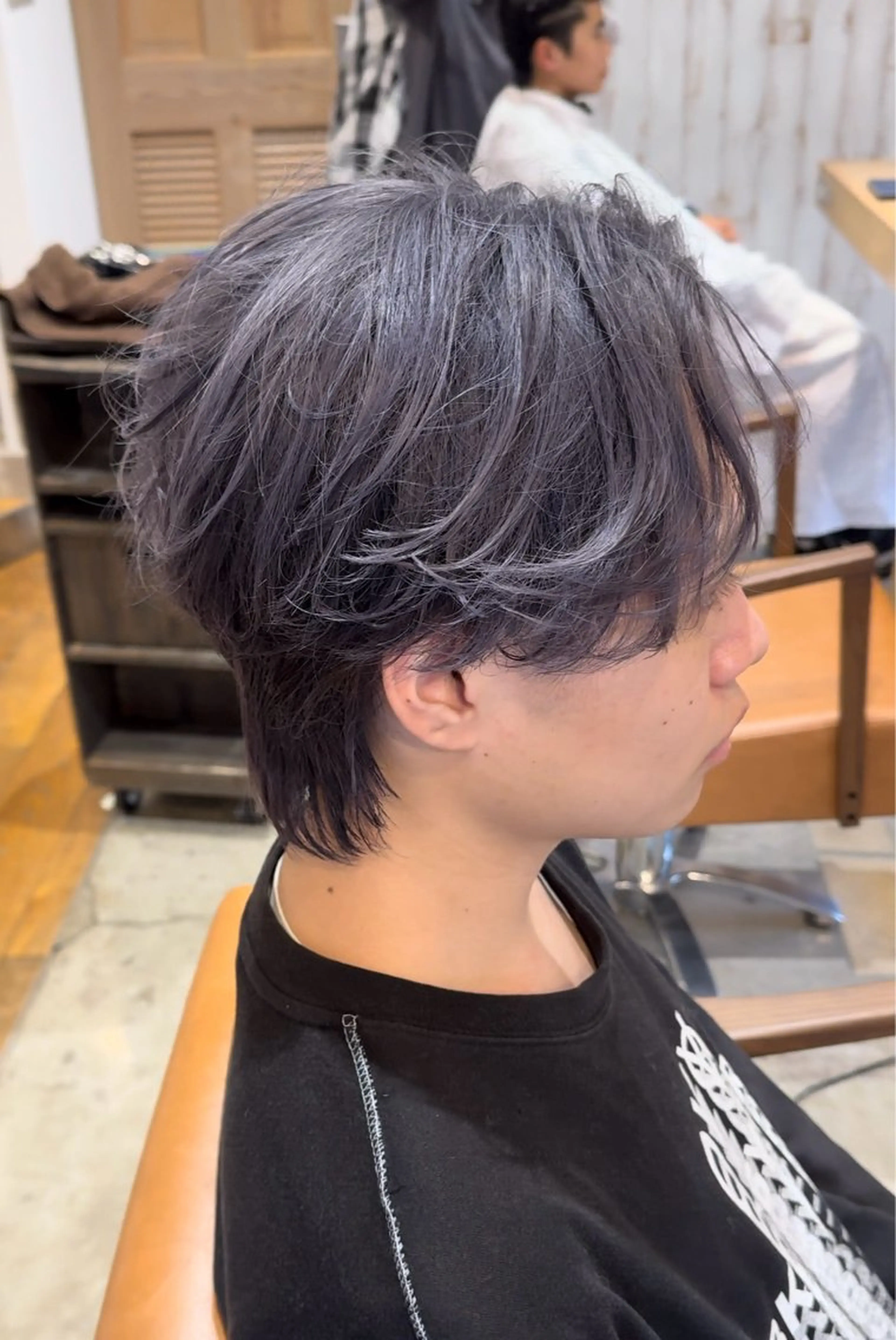 カラー メンズ センターパート メンズ韓国風 メンズウルフカット シルバー ウルフカット カット ヘアカラー vivid所属・麻生誠 メンズ特化❤️‍🔥のヘアスタイル