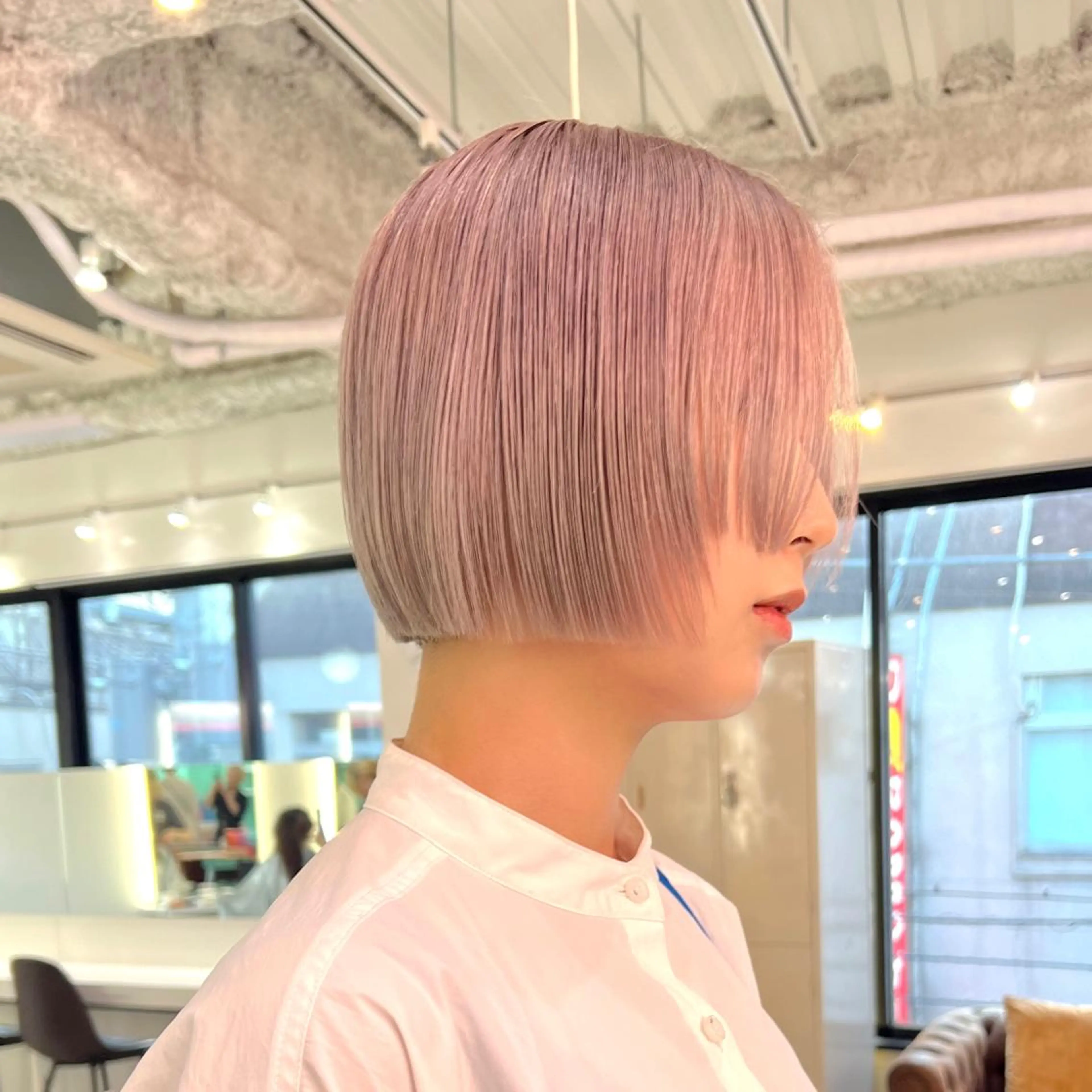 ショート カラー パーマ ヘアアレンジ メンズ キッズ ネイル マツエク・マツパ アイブロウ カット ヘアカラー 🧨ブリーチー×ボブ レイヤー💎じゅえるのヘアスタイル