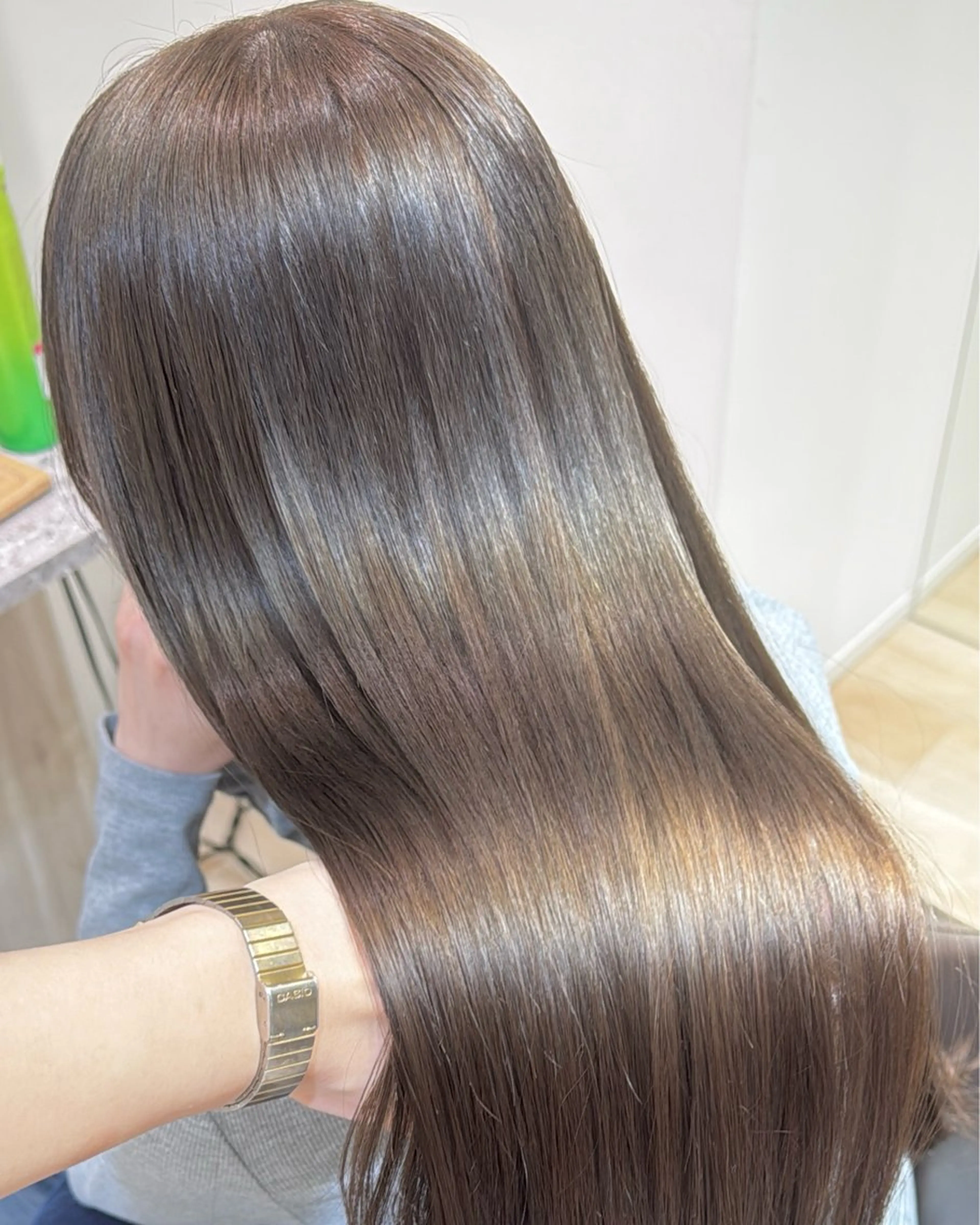 ロング カラー ベージュカラー ブリーチ ダブルカラー オリーブベージュ カット ヘアカラー トリートメント 松永 わかなのヘアスタイル
