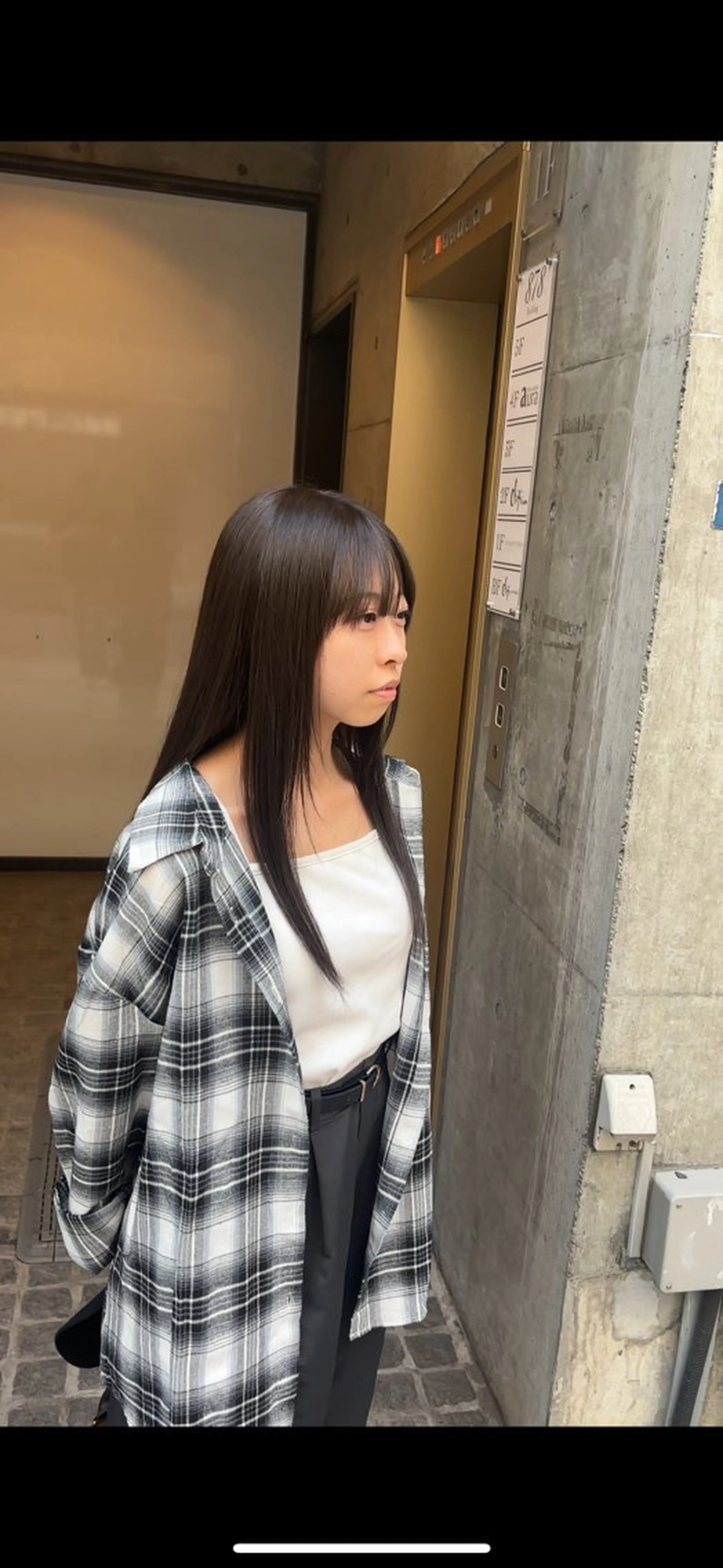 セミロング カラー グレージュ シアーグレージュ ヘアカラー メンズケアパーマ✨️ ケアブリーチカラーのヘアスタイル