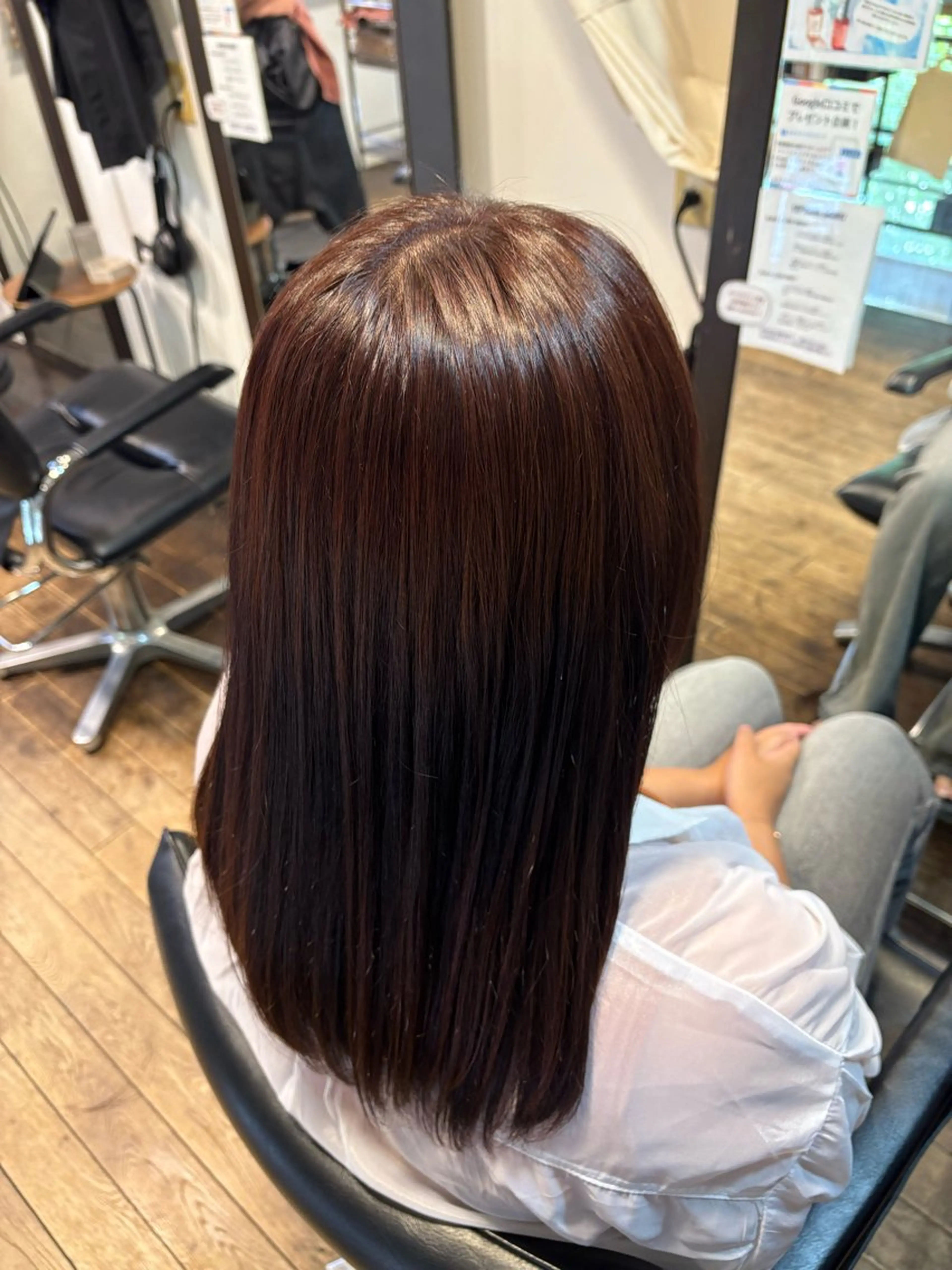 セミロング カラー ブラウンカラー レッドカラー レッドブラウン 奥山 和奏のヘアスタイル