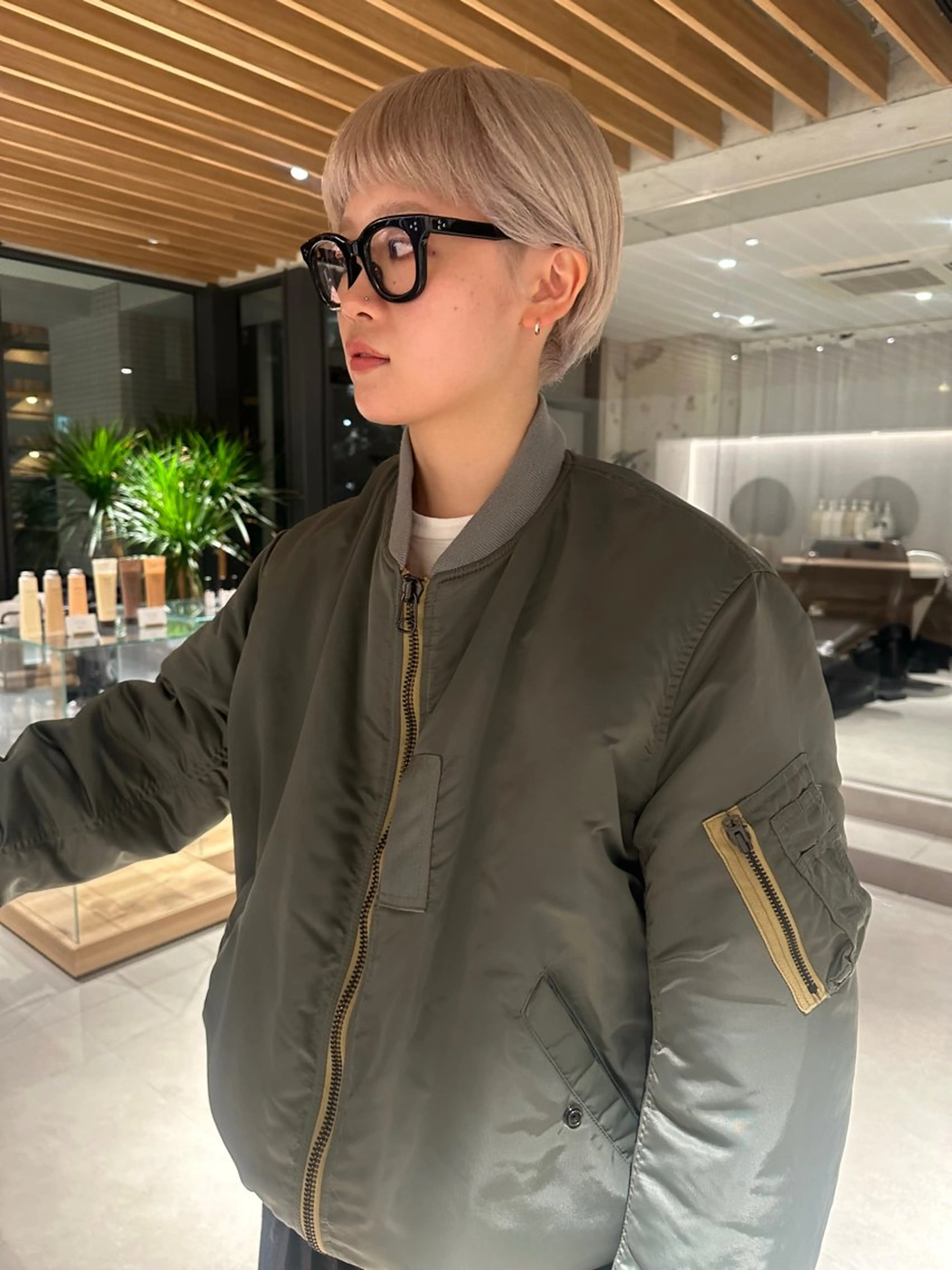 ショート ヘアカラー 井上 翠月のヘアスタイル
