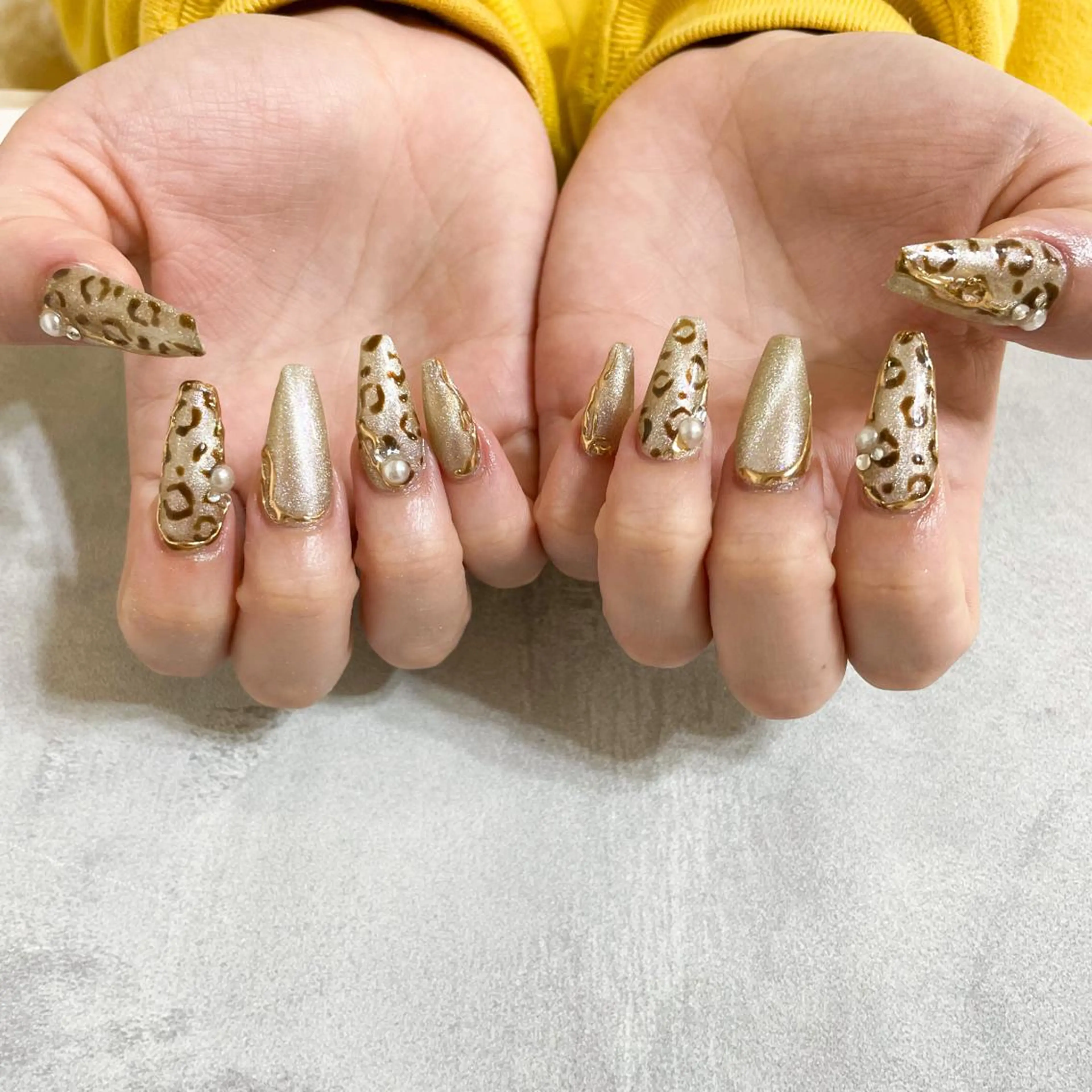 ネイル ハンドネイル ゴテゴテ💙ワンホン リオナのネイルデザイン