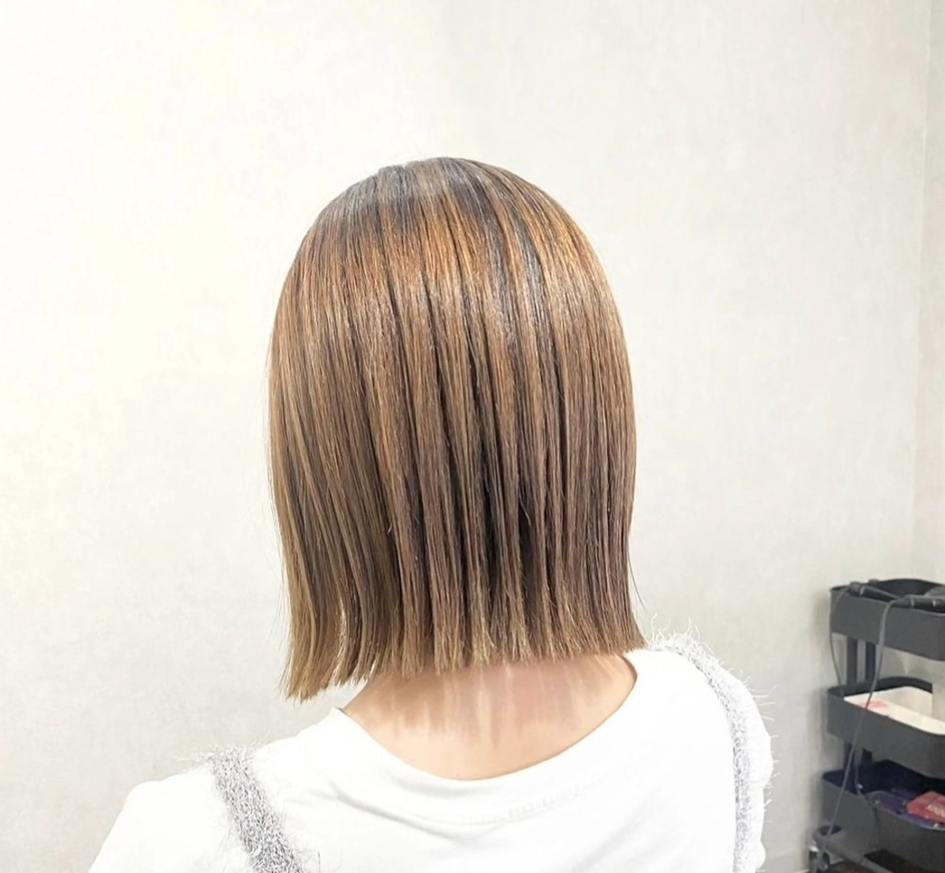 ミディアム カラー パーマ ミディアムパーマ ボブ 外ハネヘア ストレートパーマ 森山 陽菜のヘアスタイル