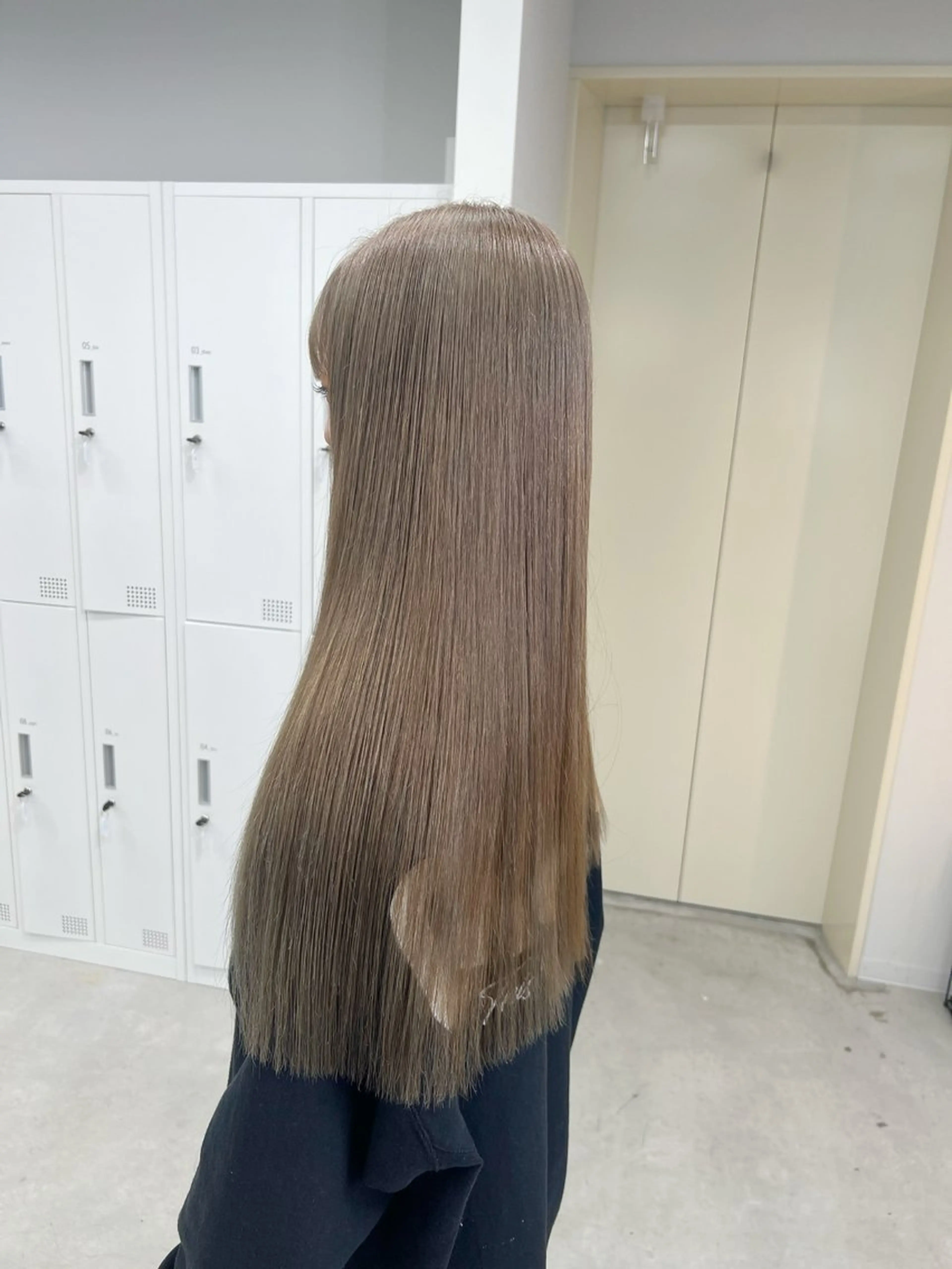 ロング ヘアカラー maya レイヤーカットのヘアスタイル