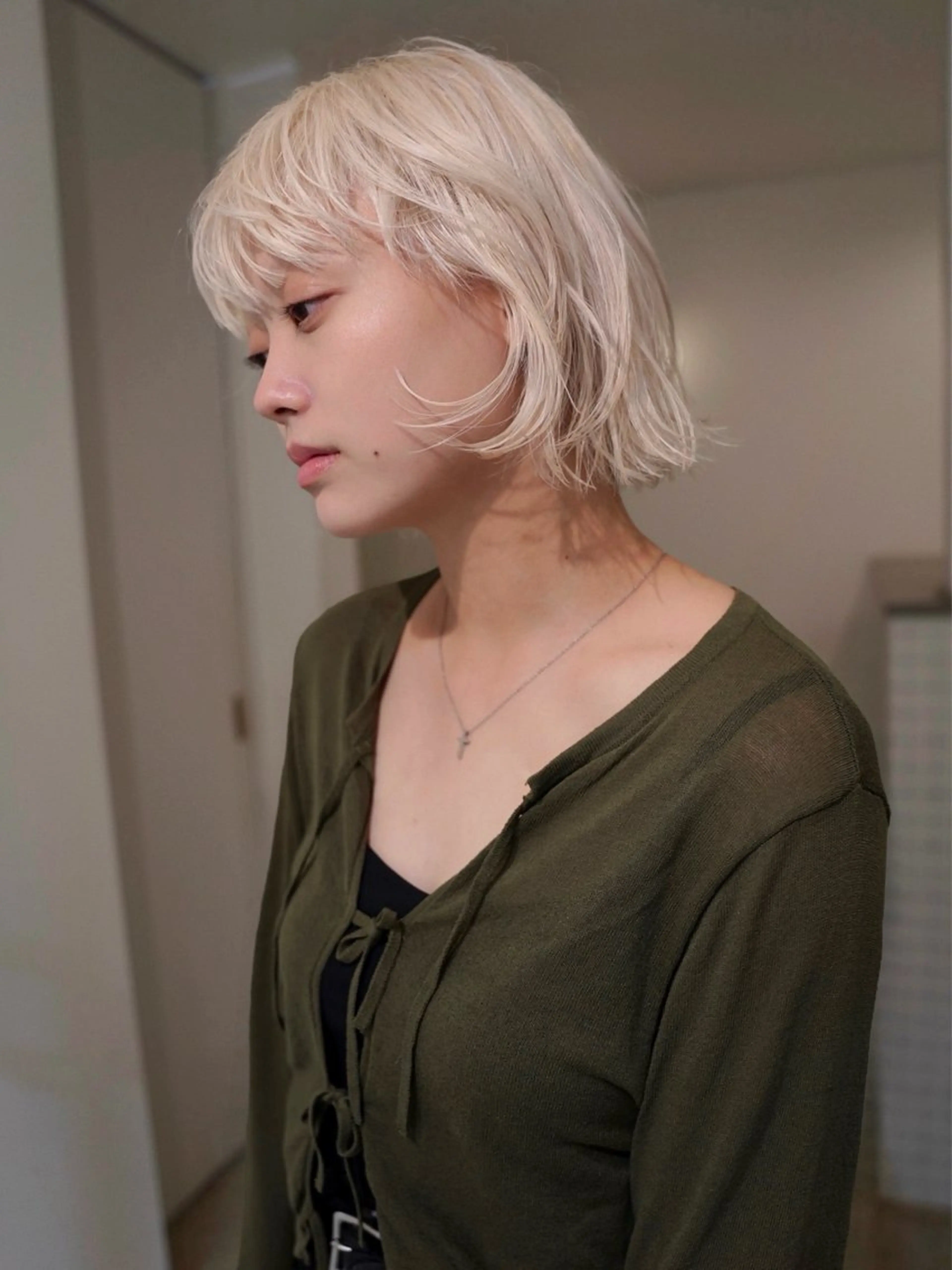 ショート カラー ブロンド ホワイトブロンド ボブ ウルフカット ウルフボブ カット ヘアカラー トリートメント ベージュデザイン パーマKaito🌸のヘアスタイル
