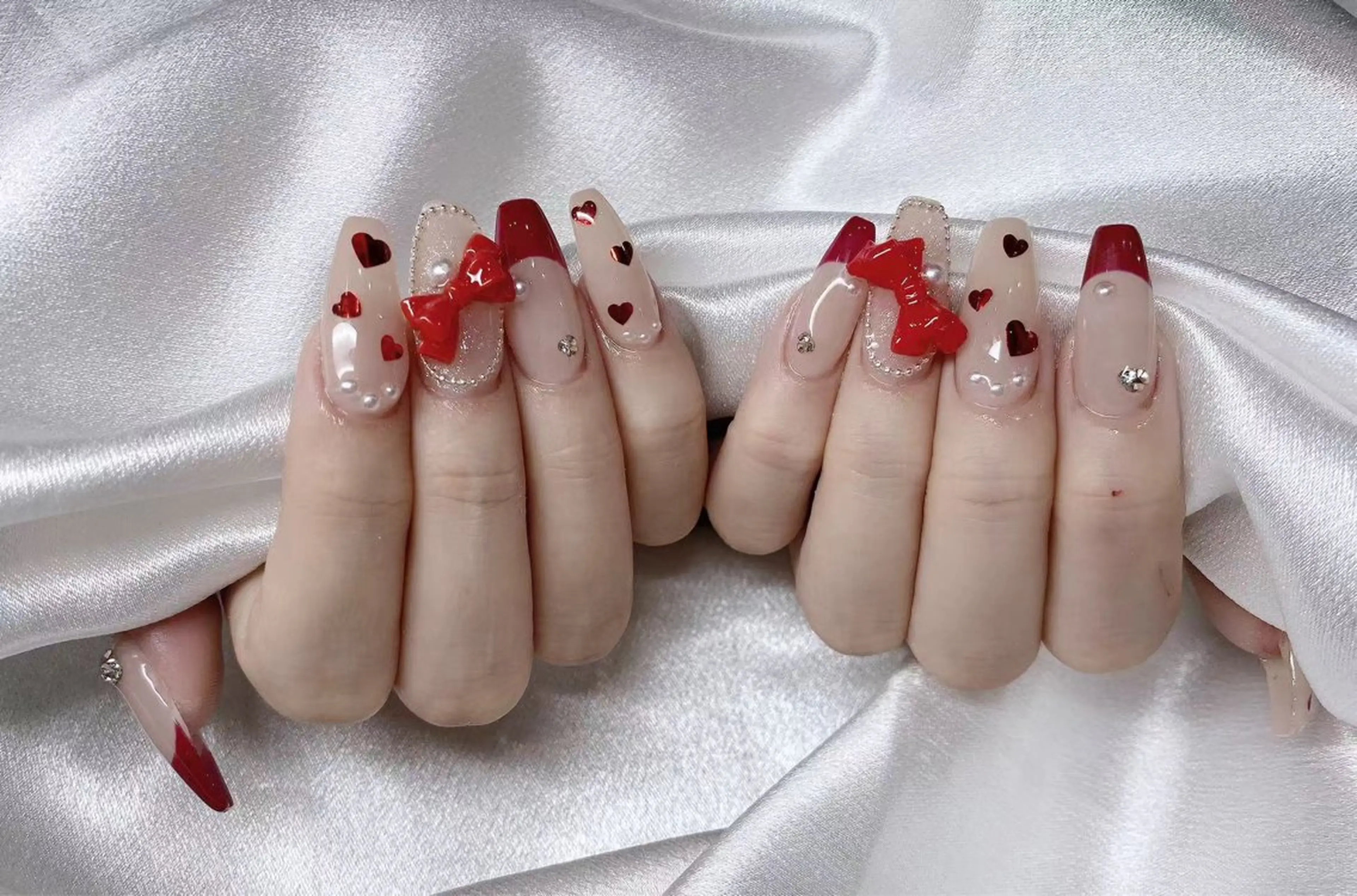 ネイル ブルー チークネイル フレンチネイル ジェルネイル ハート 美爪パラジェル導入店 Sunnilyのネイルデザイン