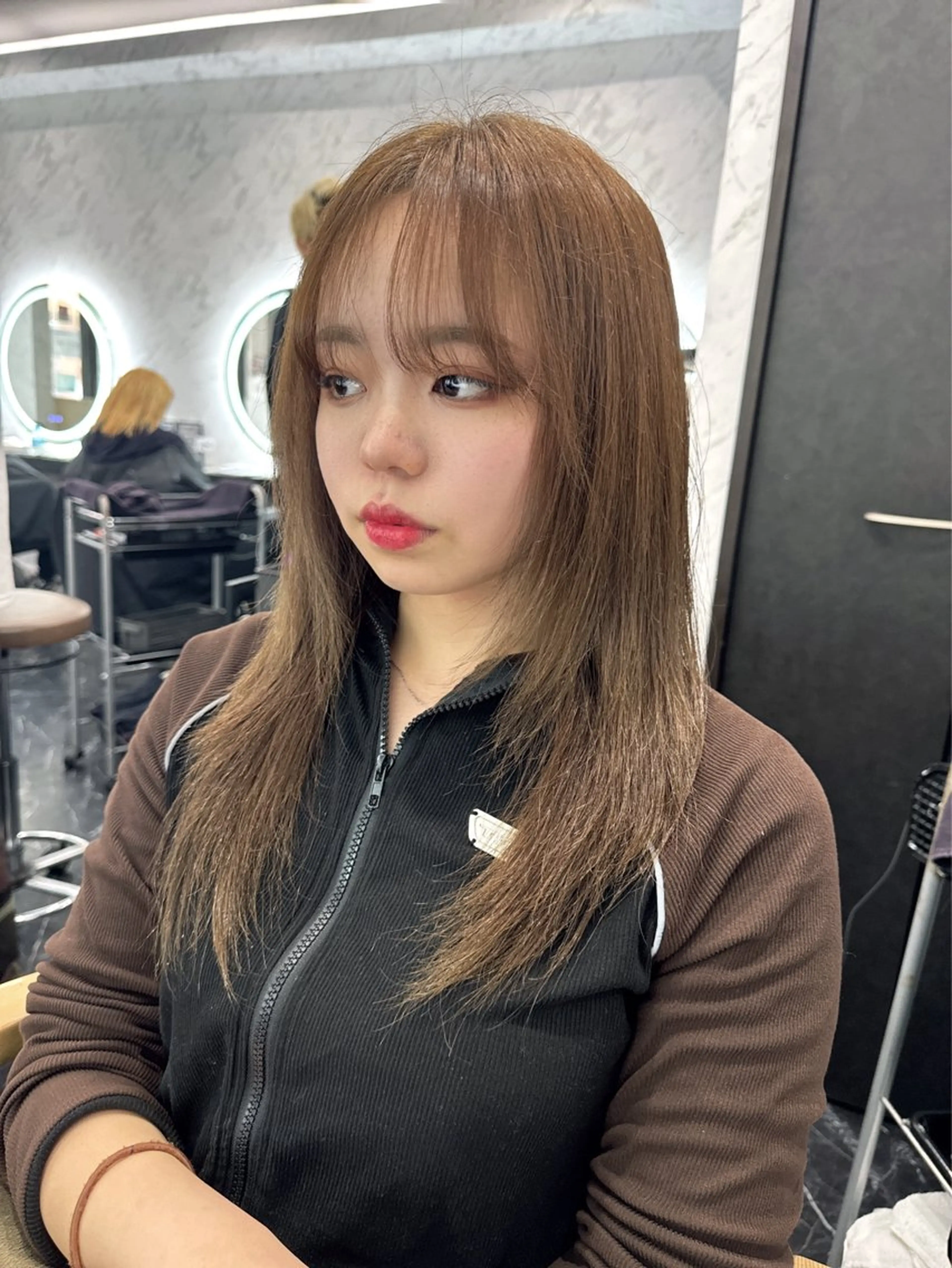 セミロング 末永 もものヘアスタイル