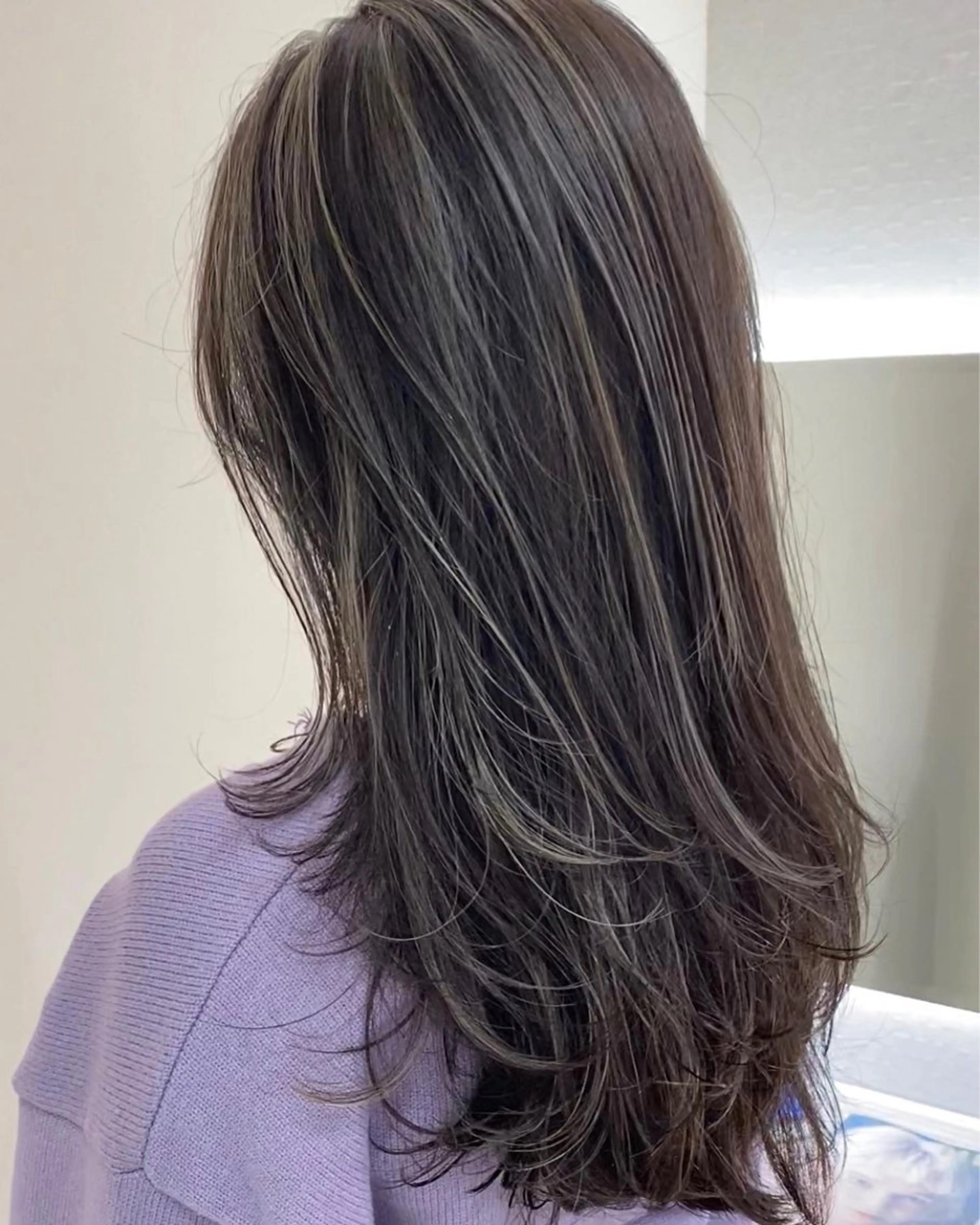 ロング カラー プレイングカラー🤍 細めハイライトのヘアスタイル
