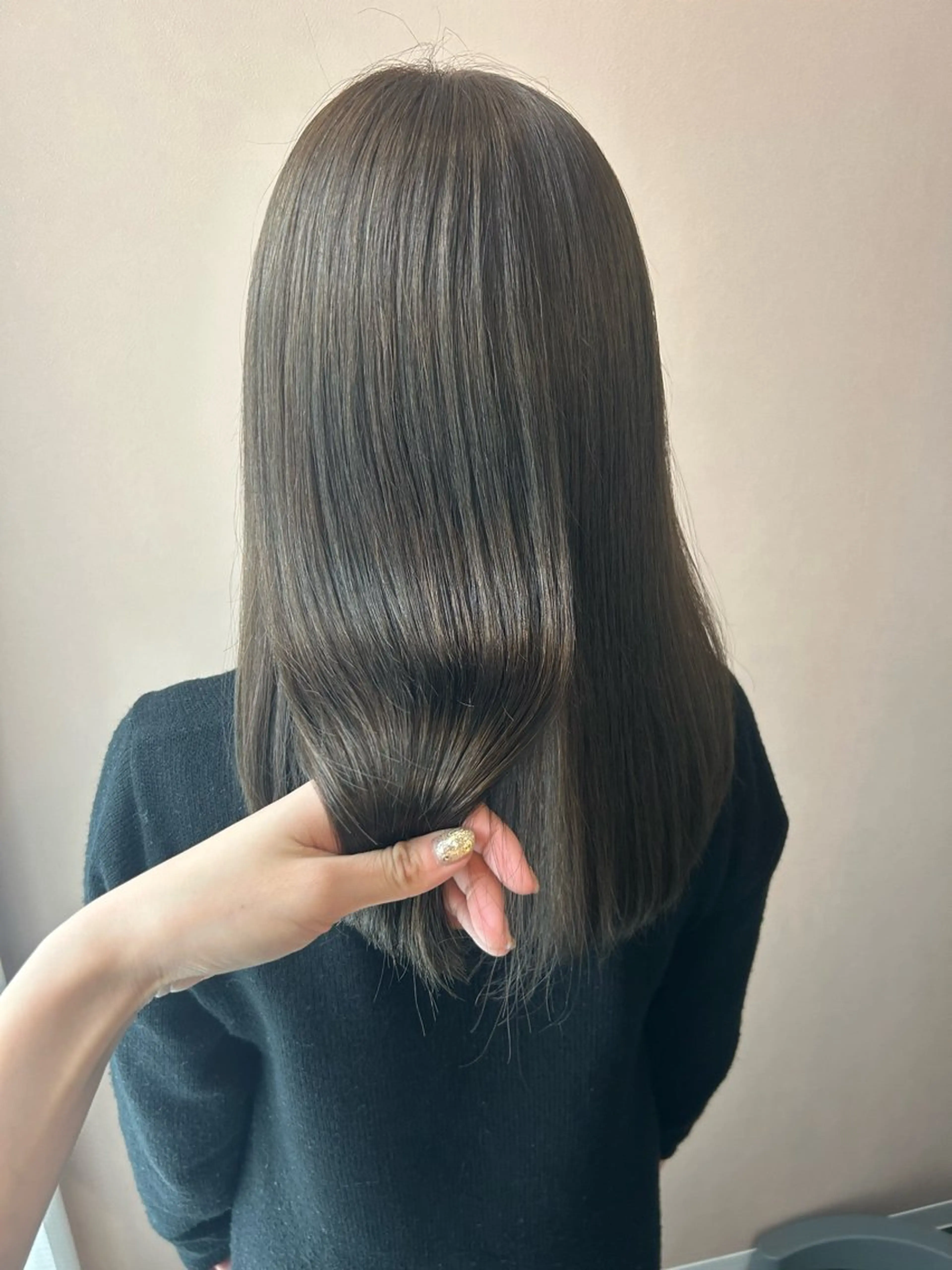 ロング カラー アッシュ アッシュグレー アッシュグレージュ ブリーチ グレージュ カット ヘアカラー トリートメント hub hair レイヤー/透明感のヘアスタイル