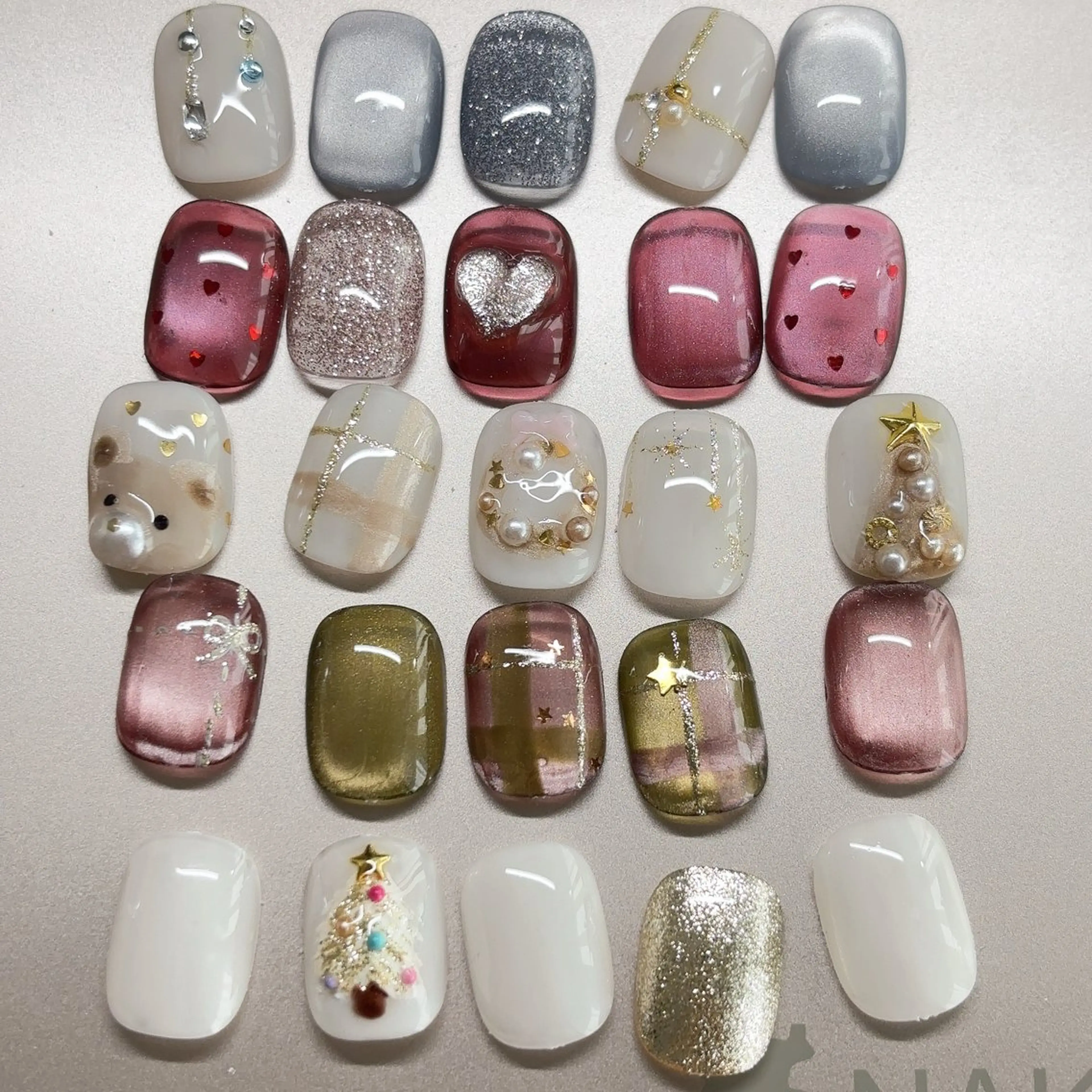 ネイル シンプルネイル 冬ネイル クリスマス ハンドネイル 徳山 里美のネイルデザイン