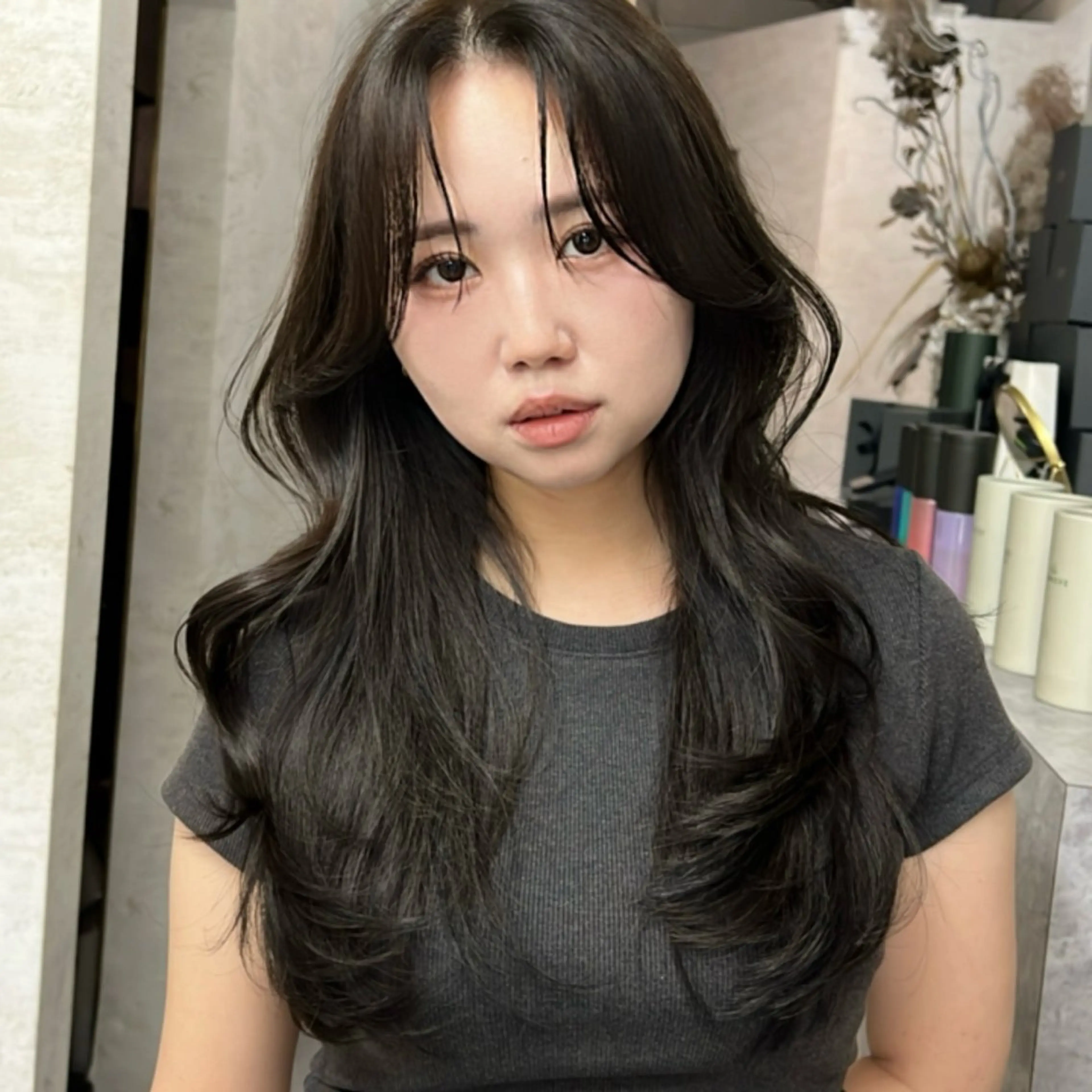 ロング くびれヘア 顔まわりレイヤー 外国人風カラー ヨシンモリ 韓国風ヘア レイヤ ーカット大名Lay.のヘアスタイル