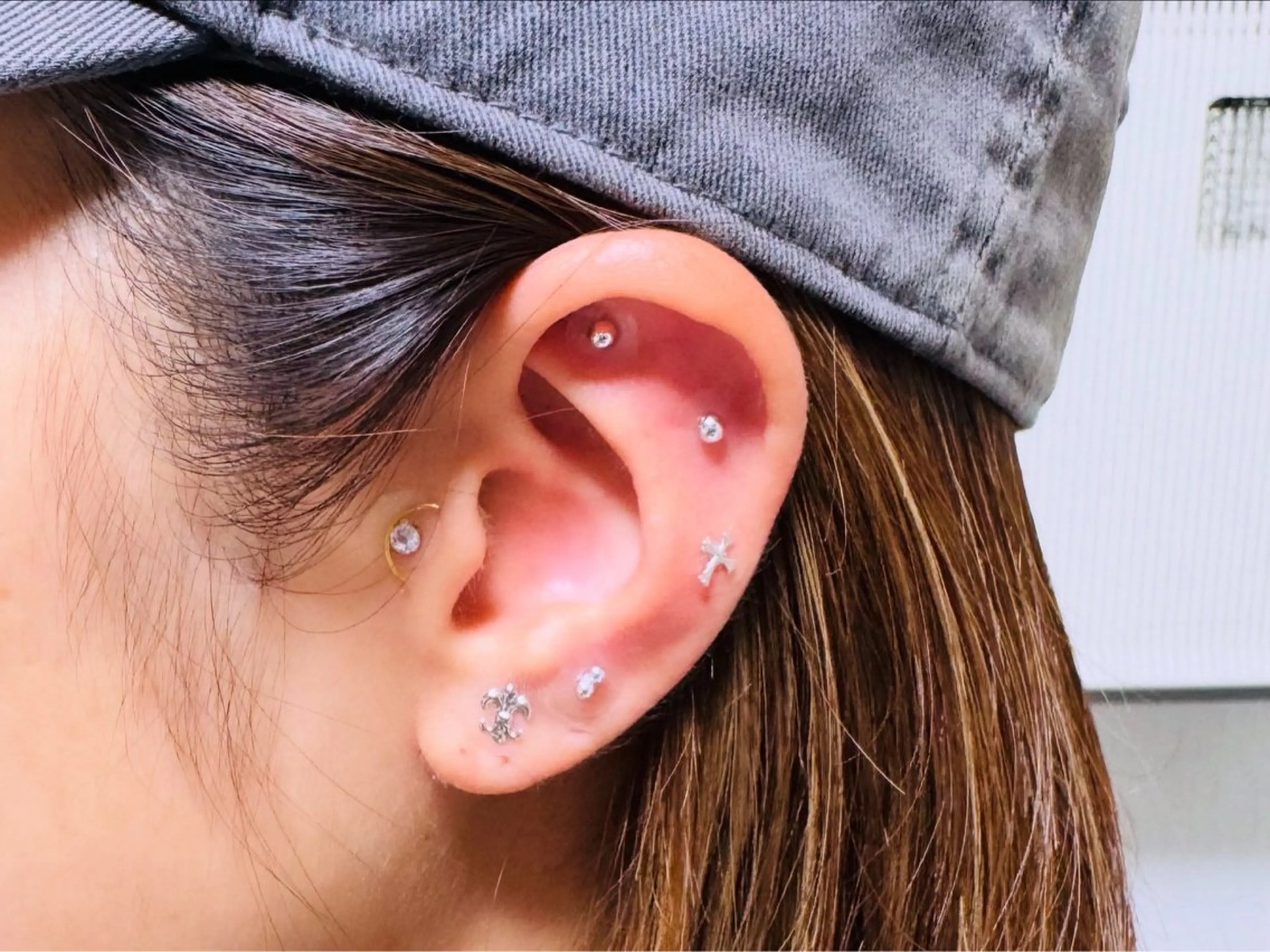 耳ツボジュエリー12粒(小パーツのみ)の写真