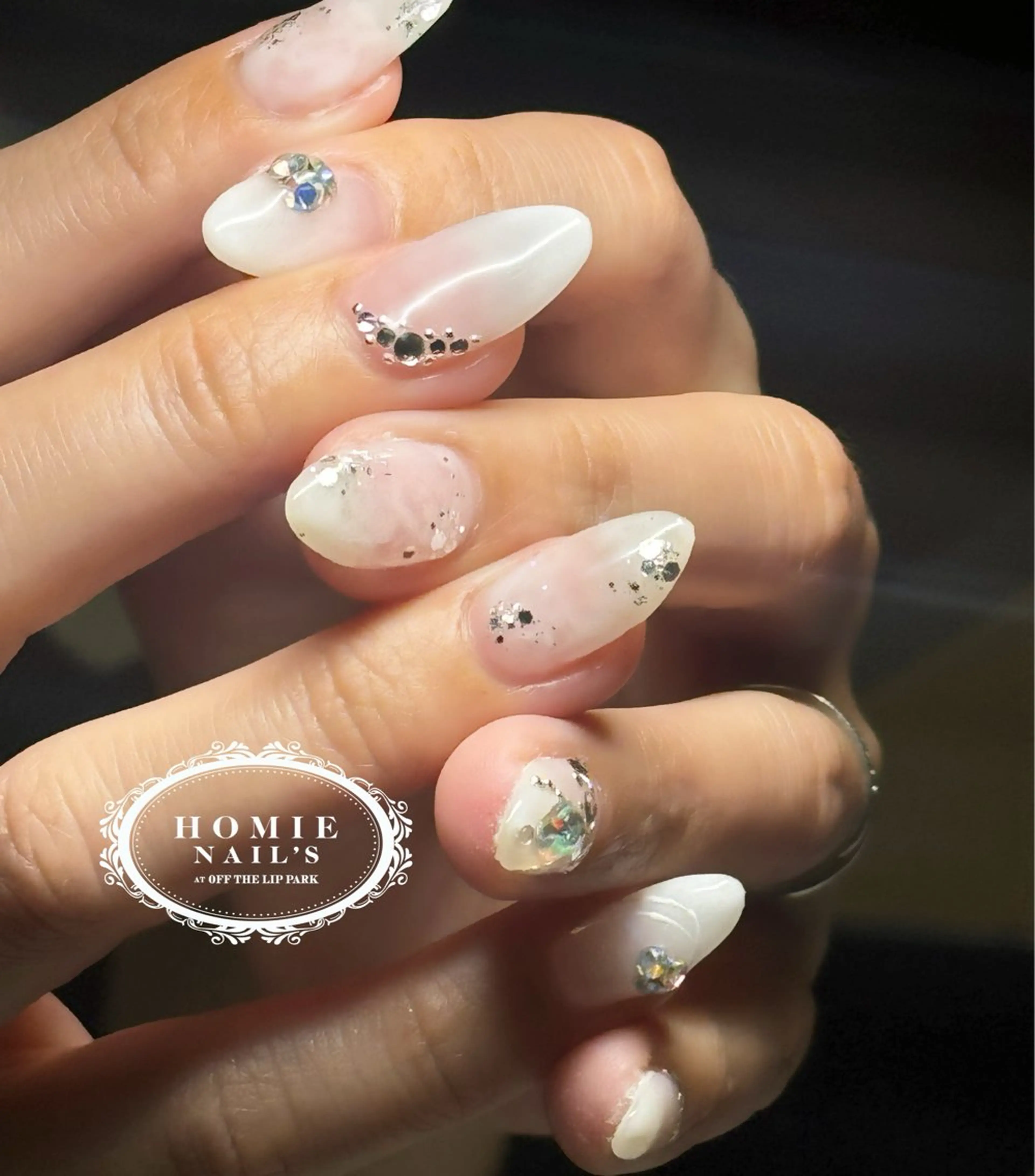 ネイル ニュアンスネイル ホワイト ハンドネイル フットネイル オフザリップパーク Asamiのネイルデザイン