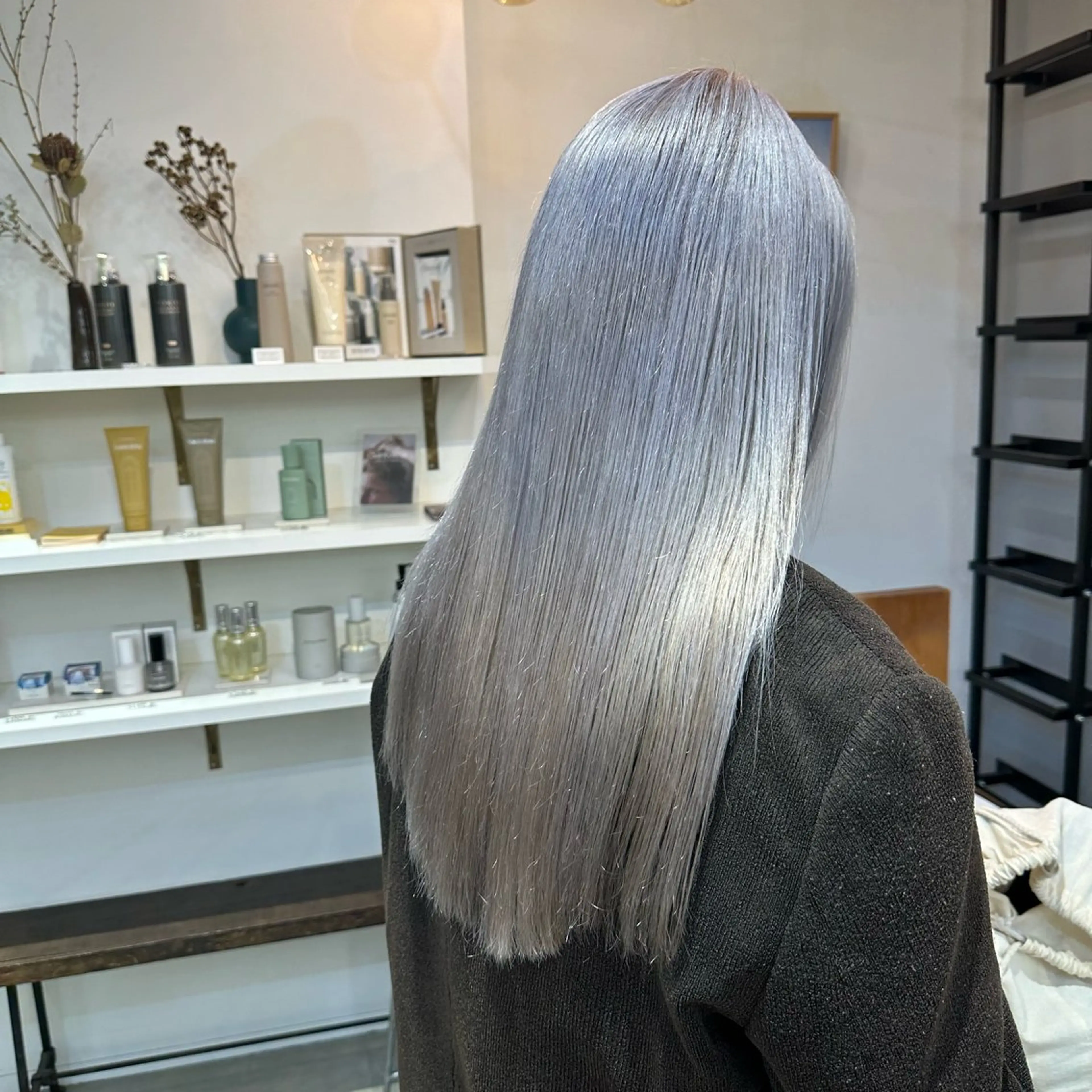 ロング カラー ブリーチ ブロンド ホワイトブロンド さとう あやかのヘアスタイル