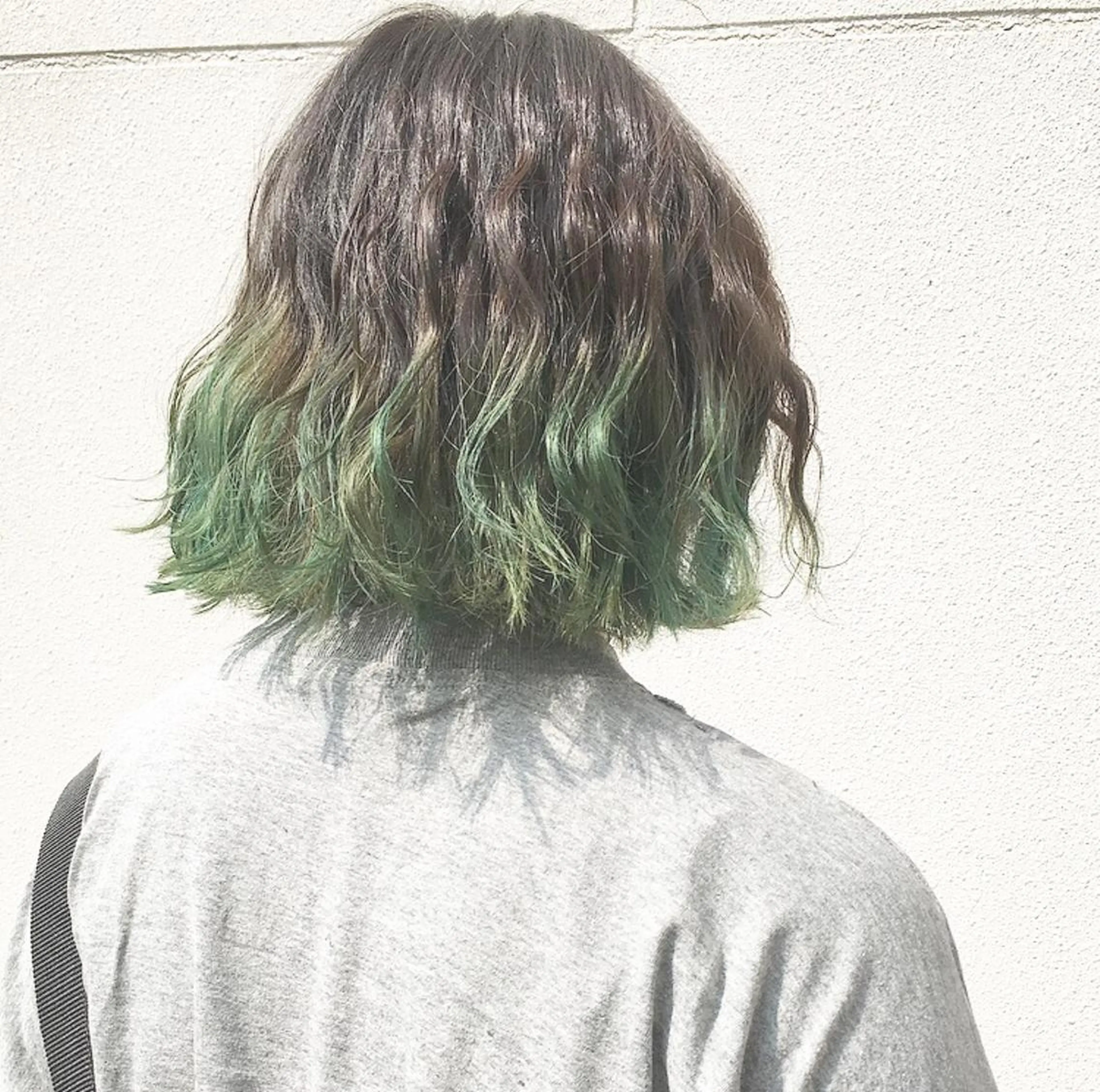 ミディアム カラー ブリーチ、パーマ 西部笑のヘアスタイル