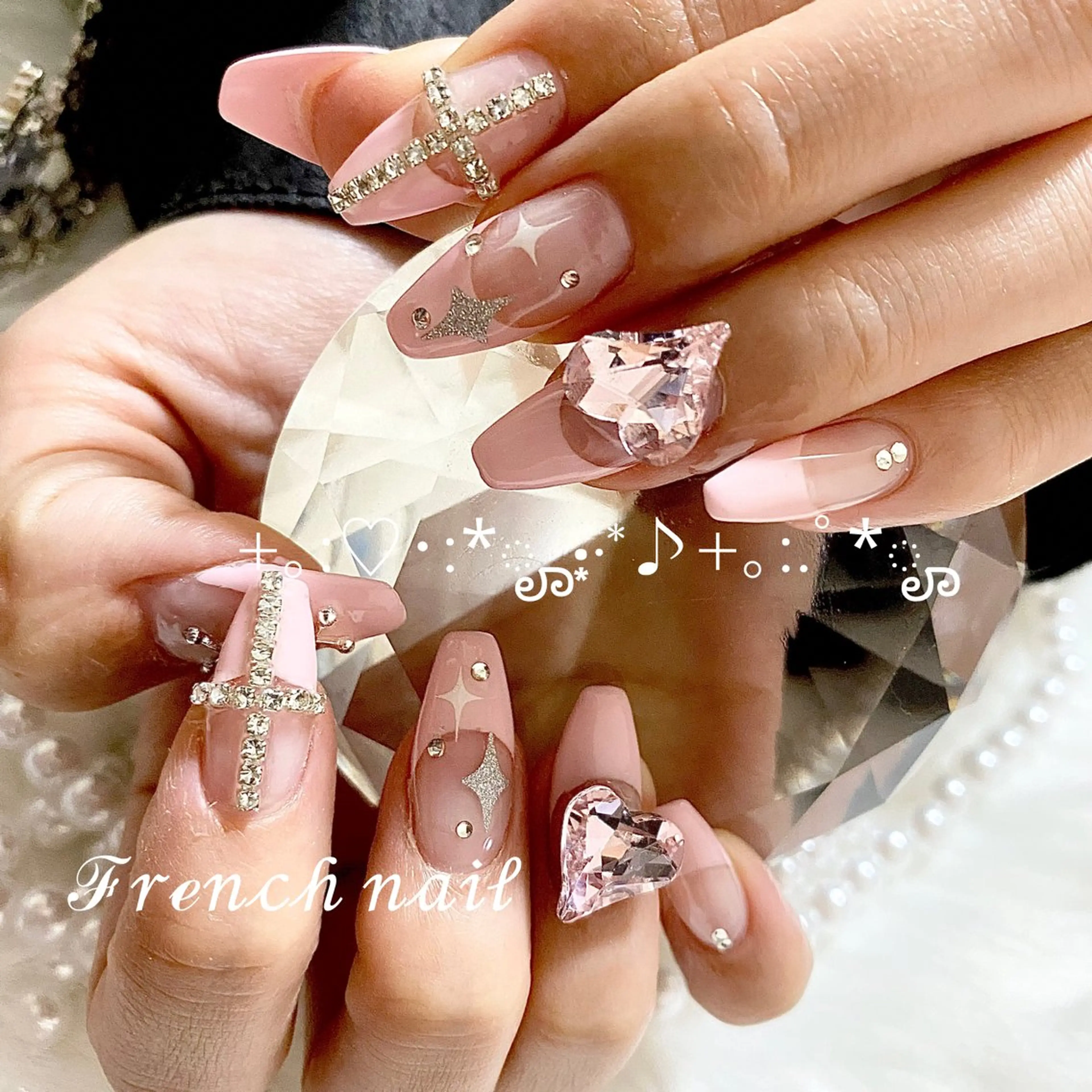 ネイル ハンドネイル Vesper所属・ayaka ギャルネイル🎀のネイルデザイン