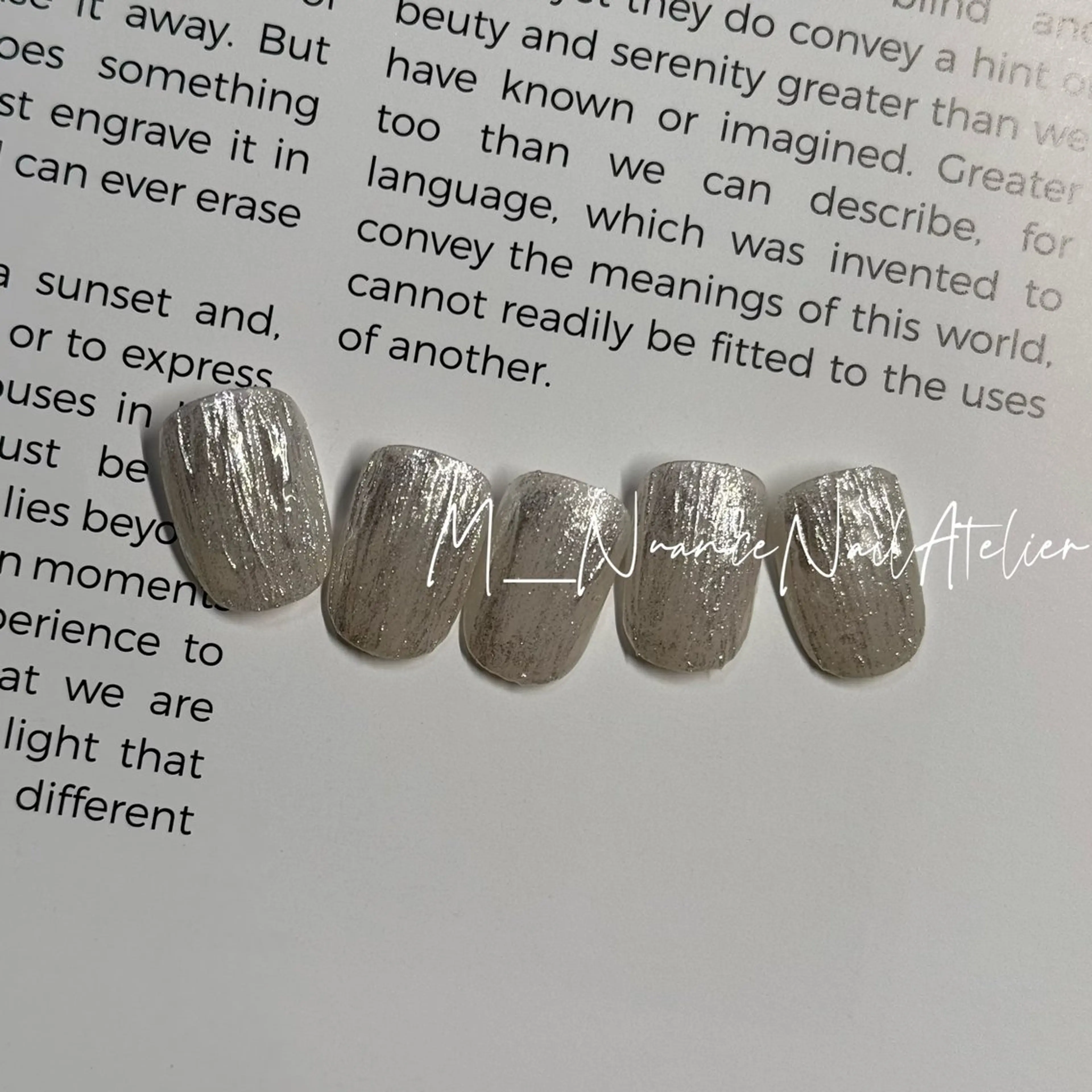 ネイル マグネットネイル ニュアンスネイル オフィスネイル シンプルネイル ハンドネイル GO TODAY横浜Solace店所属・M___nail atelierのネイルデザイン