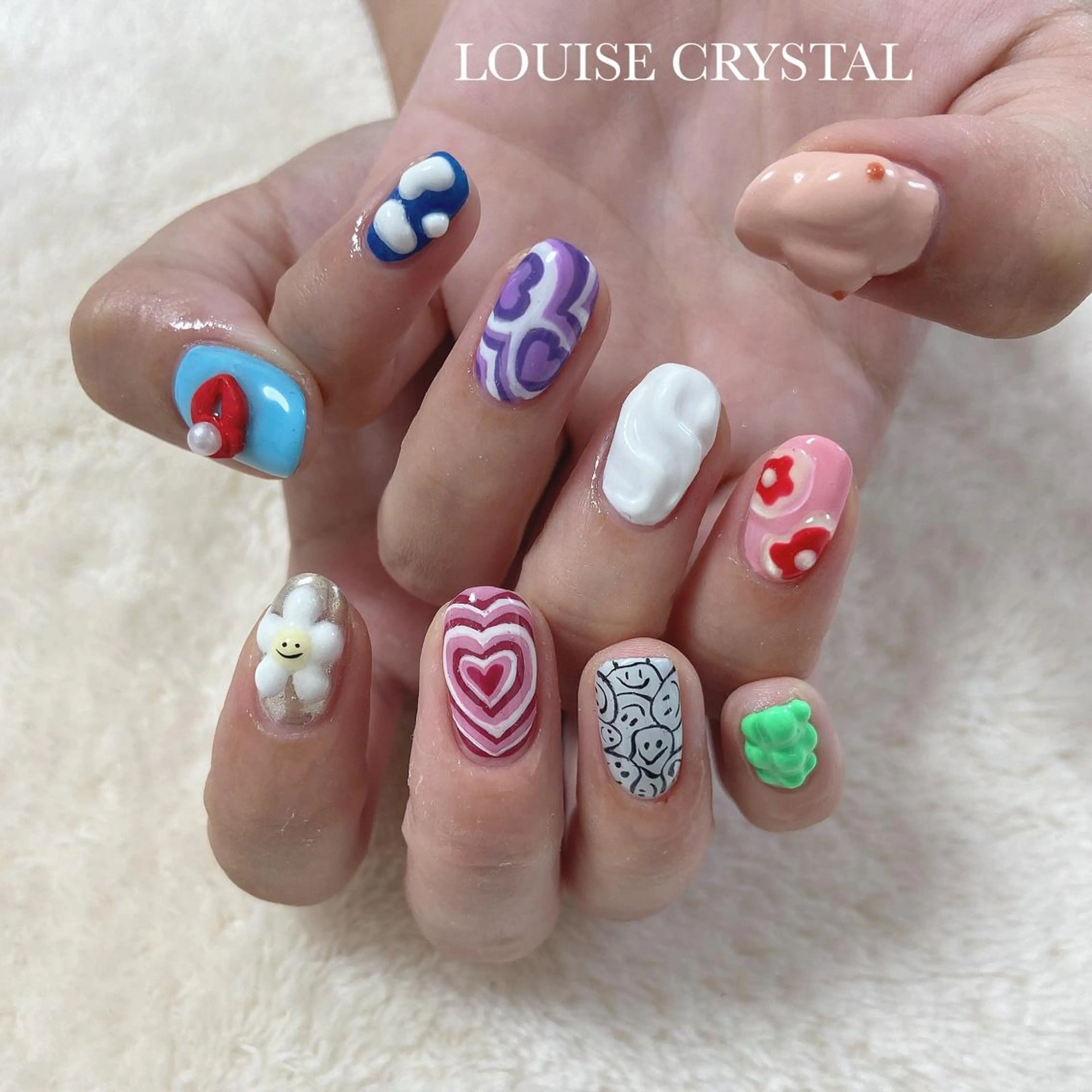 ネイル ハンドネイル LOUISE CRYSTALのネイルデザイン