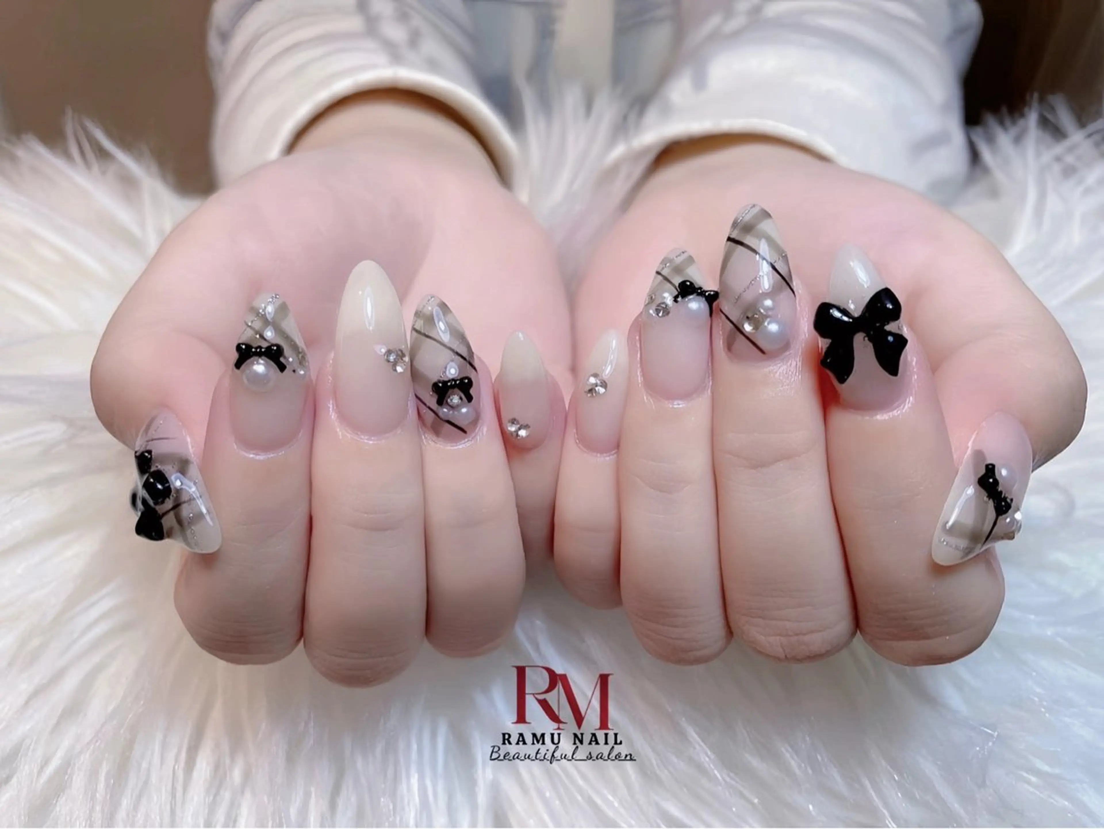 ネイル キラキラネイル マグネットネイル ミラーネイル ワンホンネイル 冬ネイル ハンドネイル RAMU Nail 恵比寿店のネイルデザイン