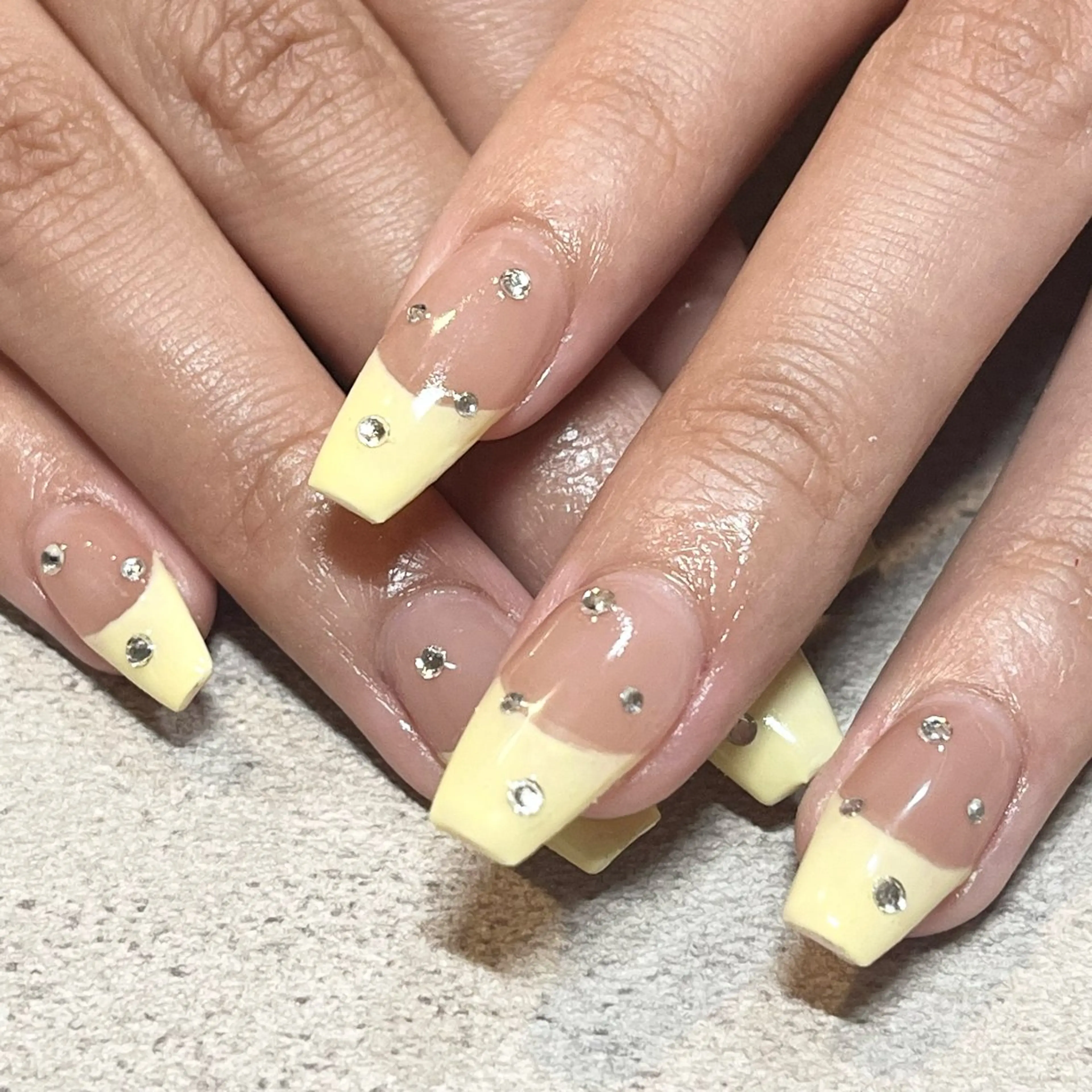 ネイル フレンチネイル 黄色 share salon reir　(ルレイル)所属・rio nailのネイルデザイン