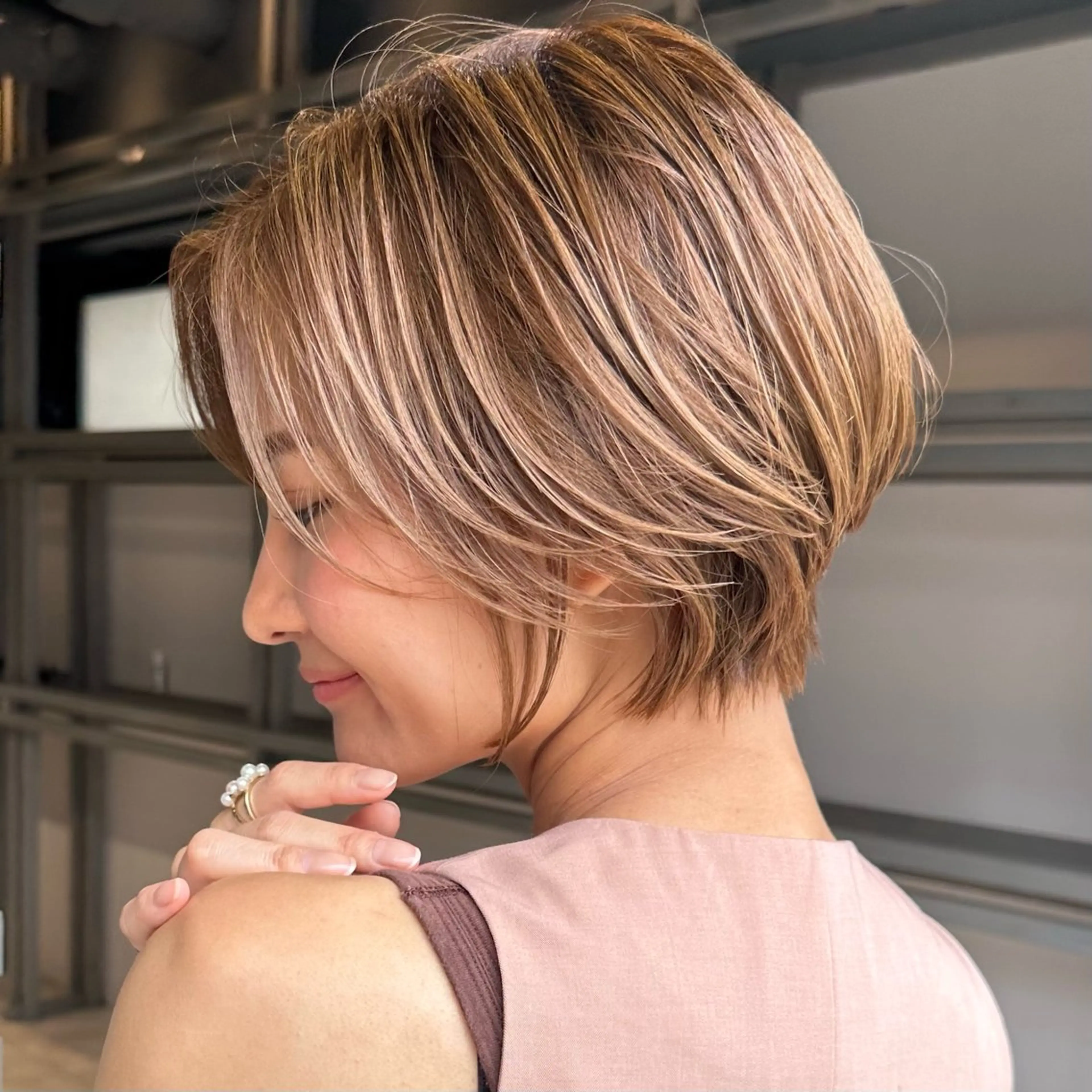 ショート ハイライト 髪質改善 レイヤーカット ショートヘア カット ヘアカラー トリートメント また会いたくなる 美容師【KENTA】のヘアスタイル