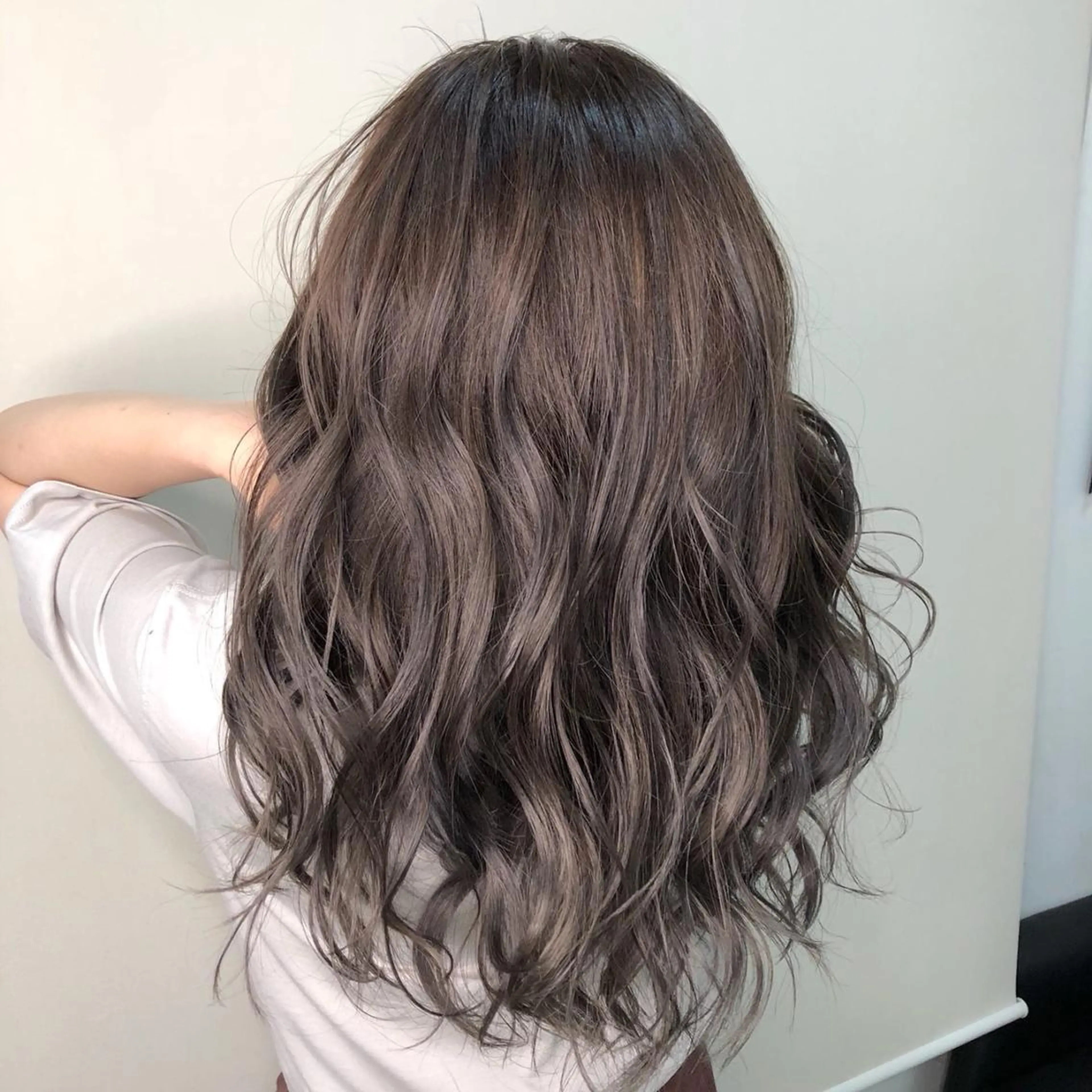 ロング カラー ヘアアレンジ kr2s アメ村のヘアスタイル