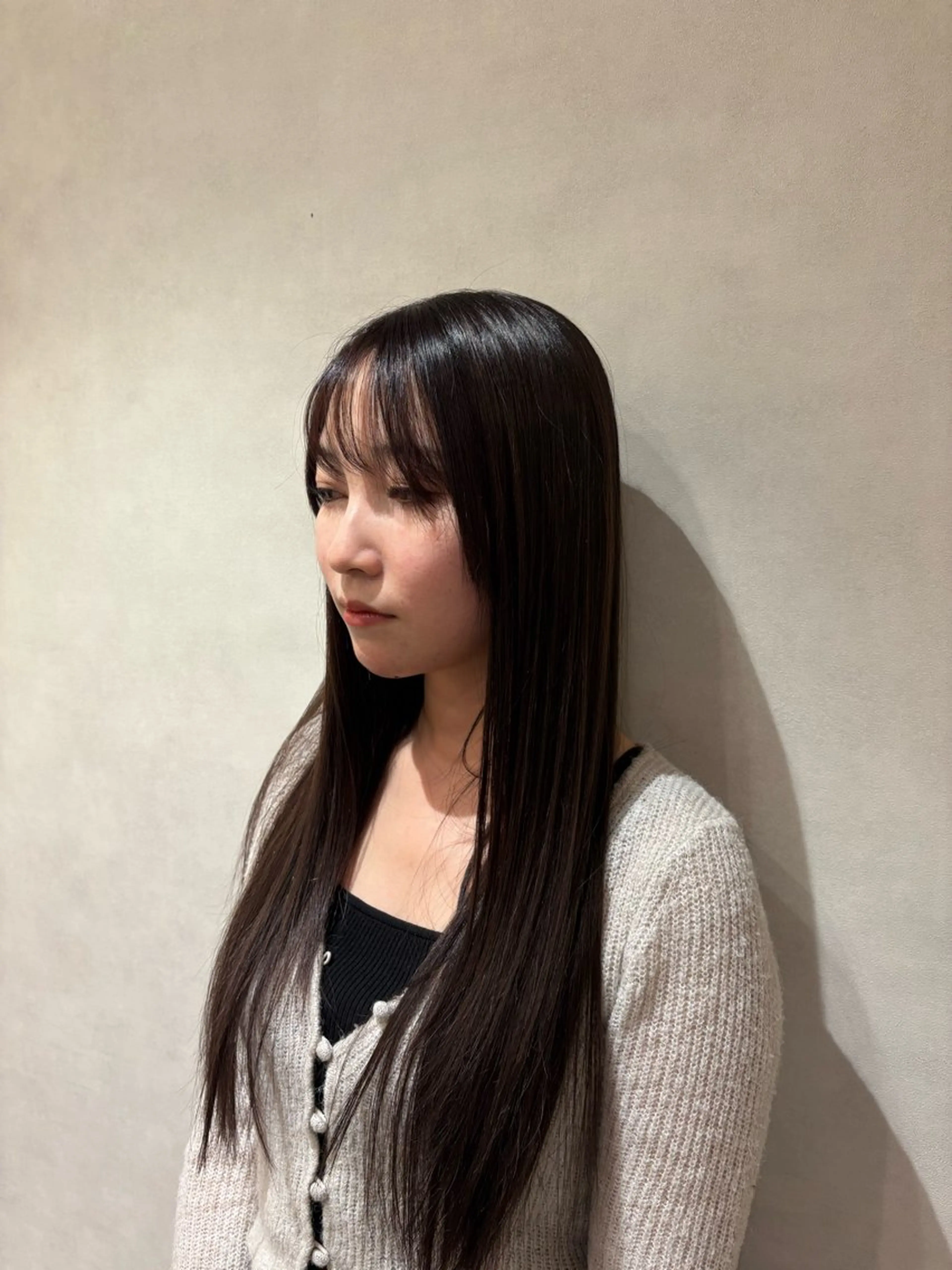 ロング チョコレートブラウン UNCHEL所属・空閑 永知のヘアスタイル