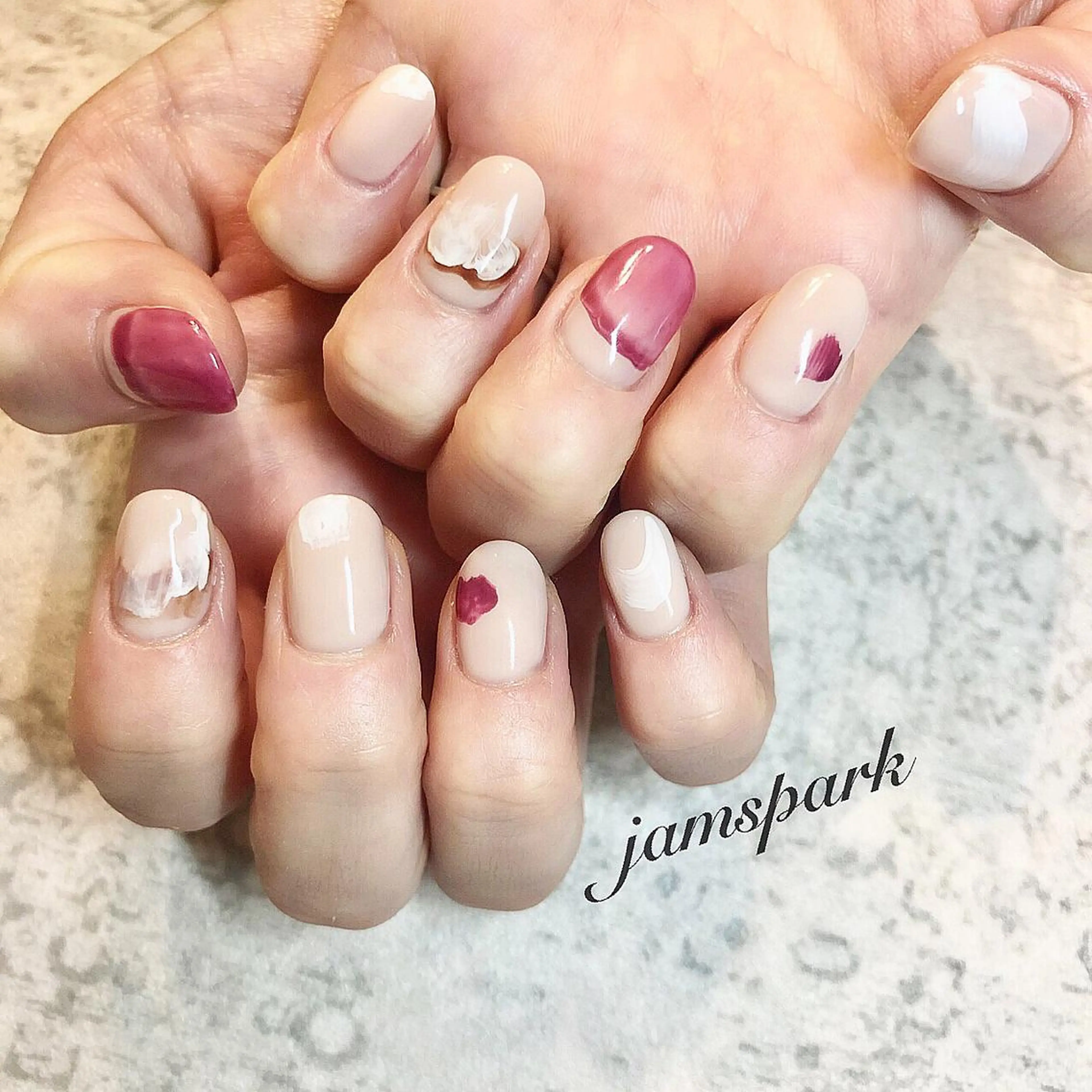 ネイル アートネイル ジェルネイル 大理石ネイル(マーブル) ニュアンスネイル ホワイト ハンドネイル jamspark ✨のネイルデザイン