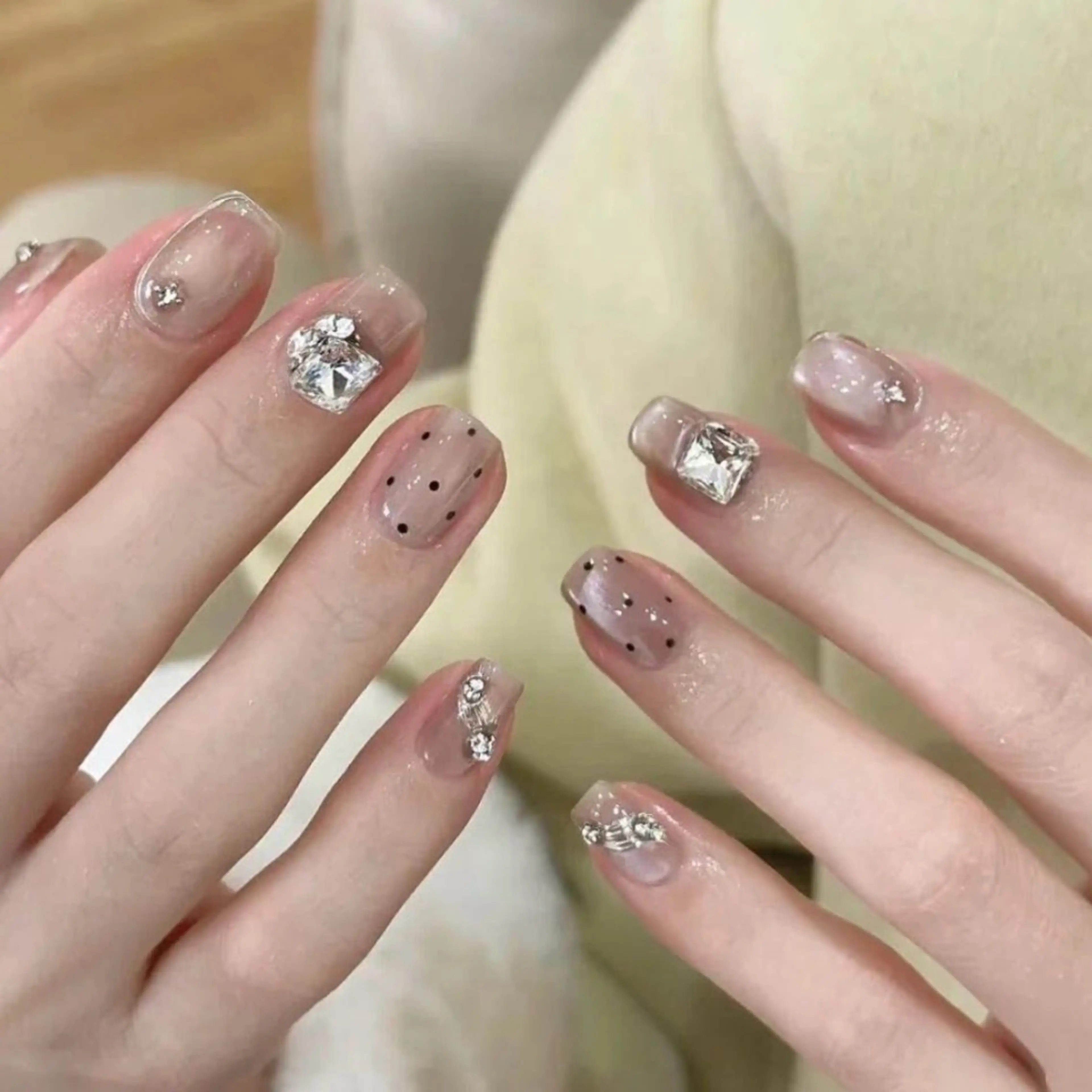 ネイル オーロラネイル フレンチネイル グラデーション マグネットネイル ミラーネイル ハンドネイル NOA NAILのネイルデザイン