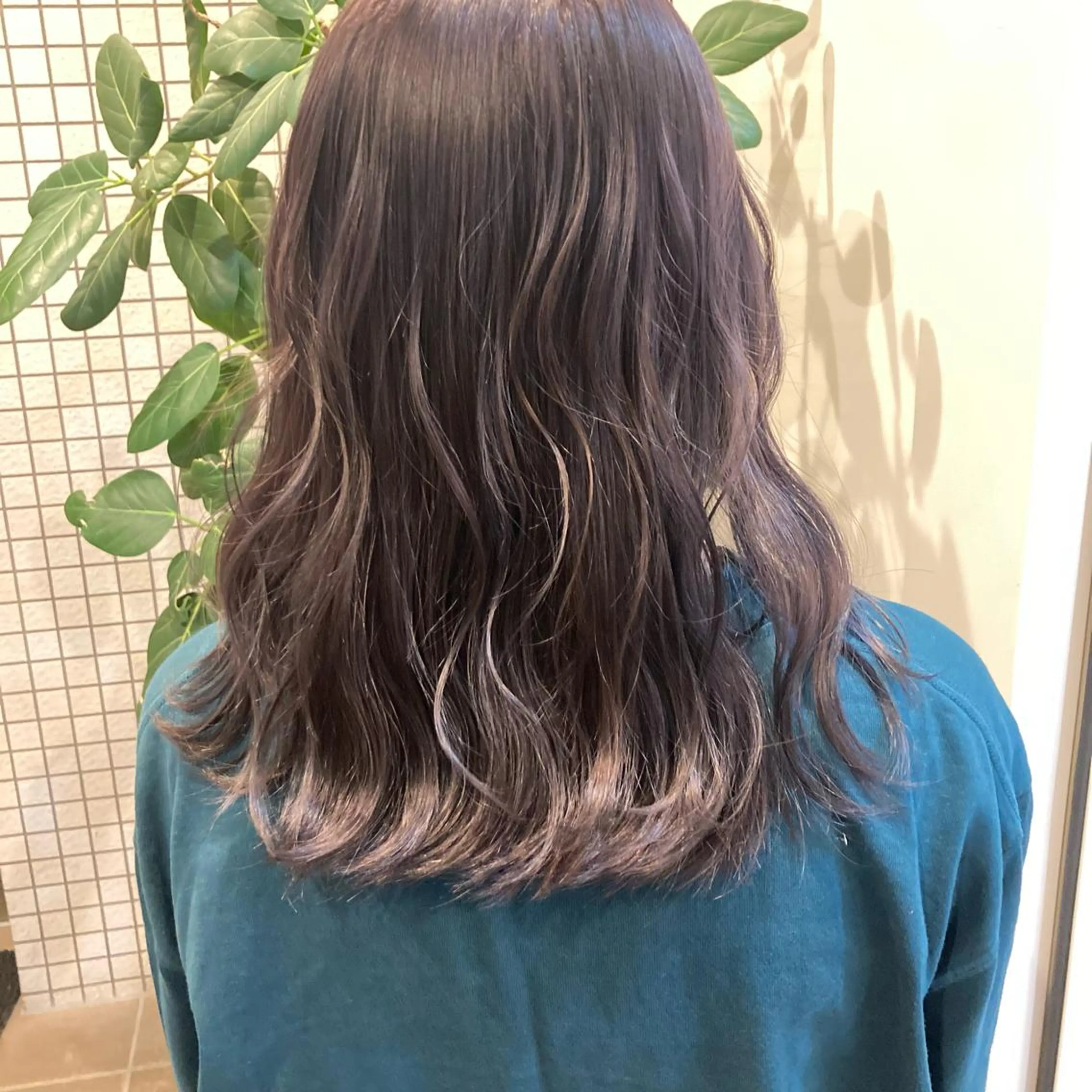 セミロング ヘアカラー 透明感カラー🫧 nanohaのヘアスタイル