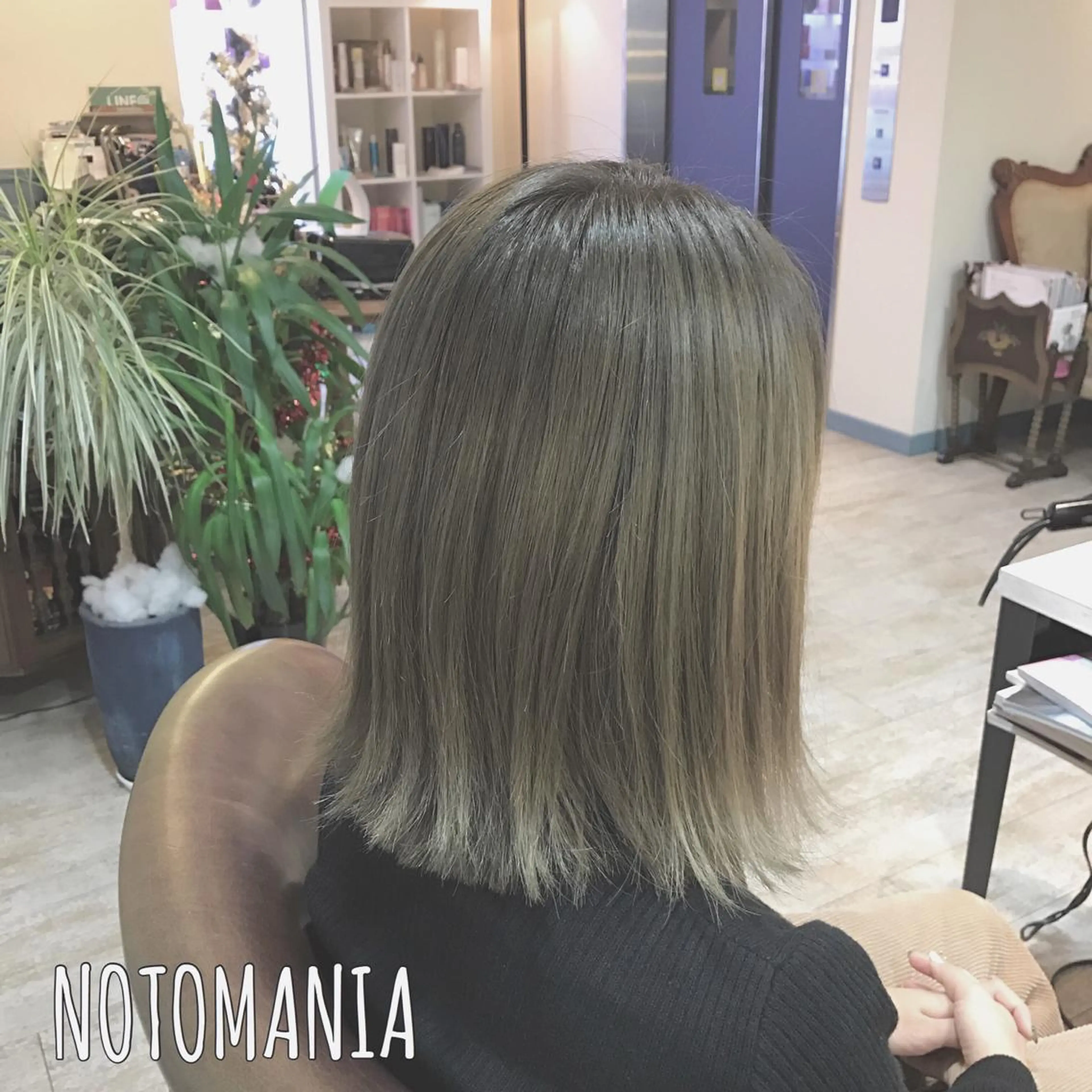 ショート ミディアム セミロング カラー ブリーチ グラデーションカラー グレージュ イシハラ アズサのヘアスタイル