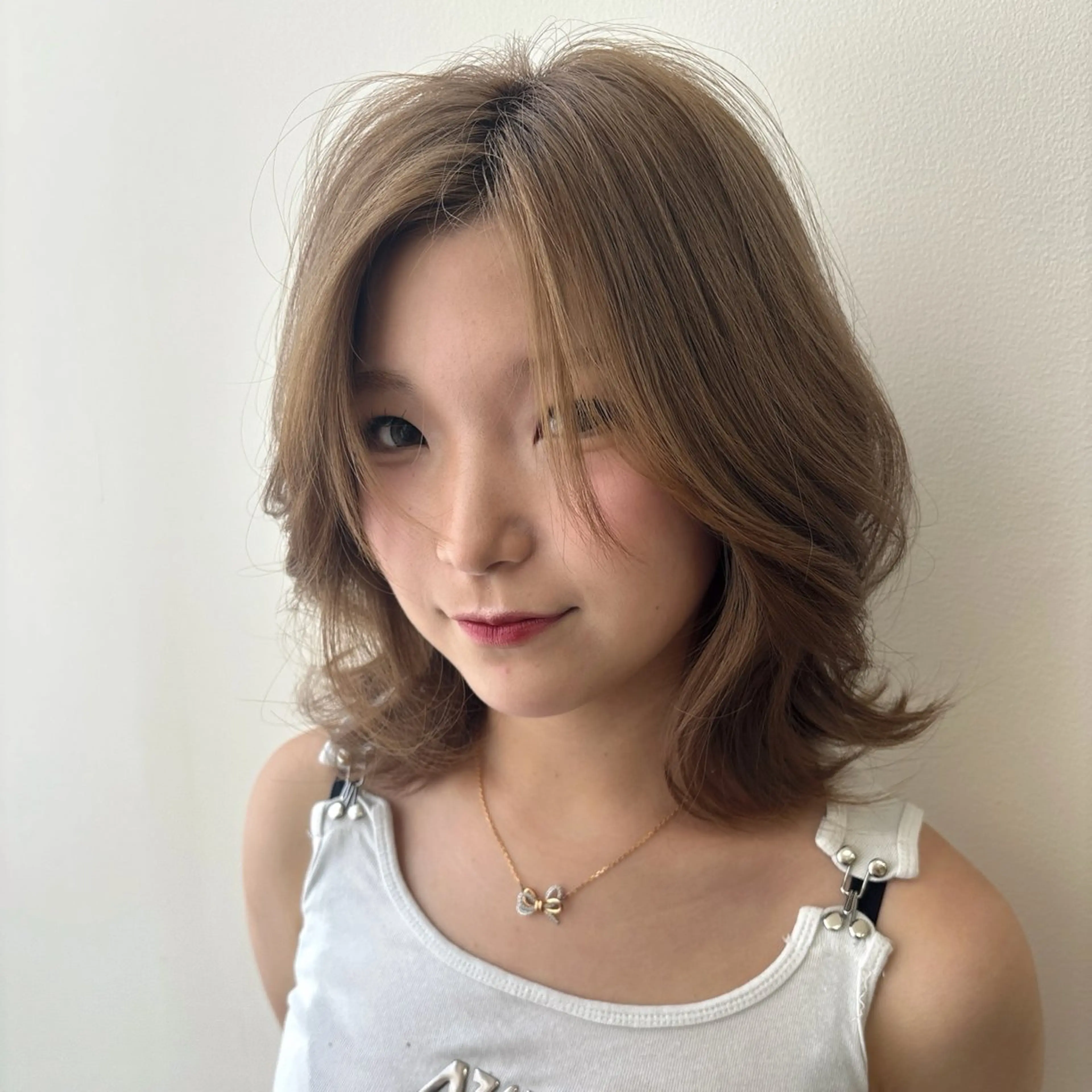 ミディアム 加藤 彩花のヘアスタイル