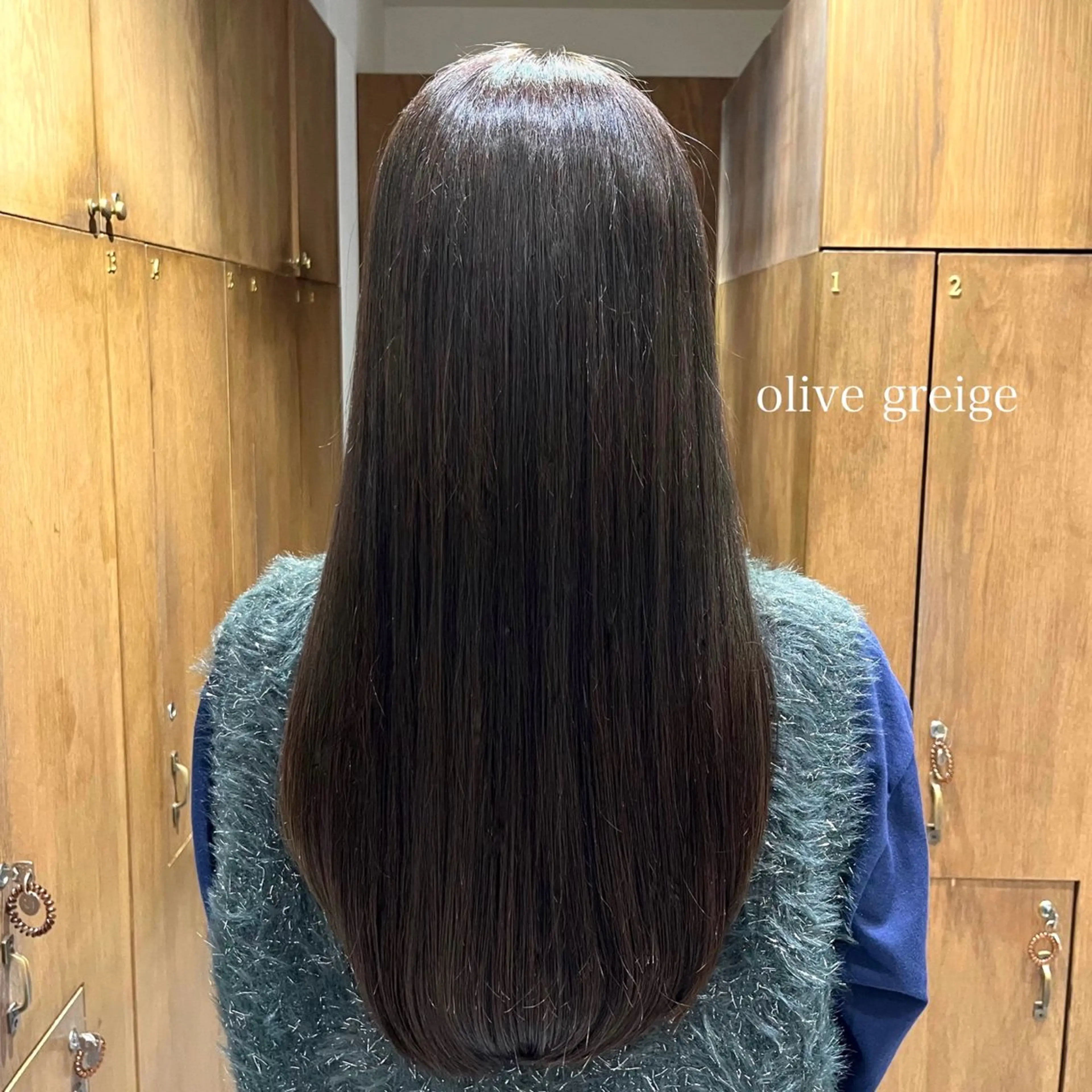 カラー ブリーチ 透明感カラー グレージュ ブリーチなしカラー オリーブグレージュ ヘアカラー トリートメント 毎日を笑顔に🍀 大人カラーseiraのヘアスタイル
