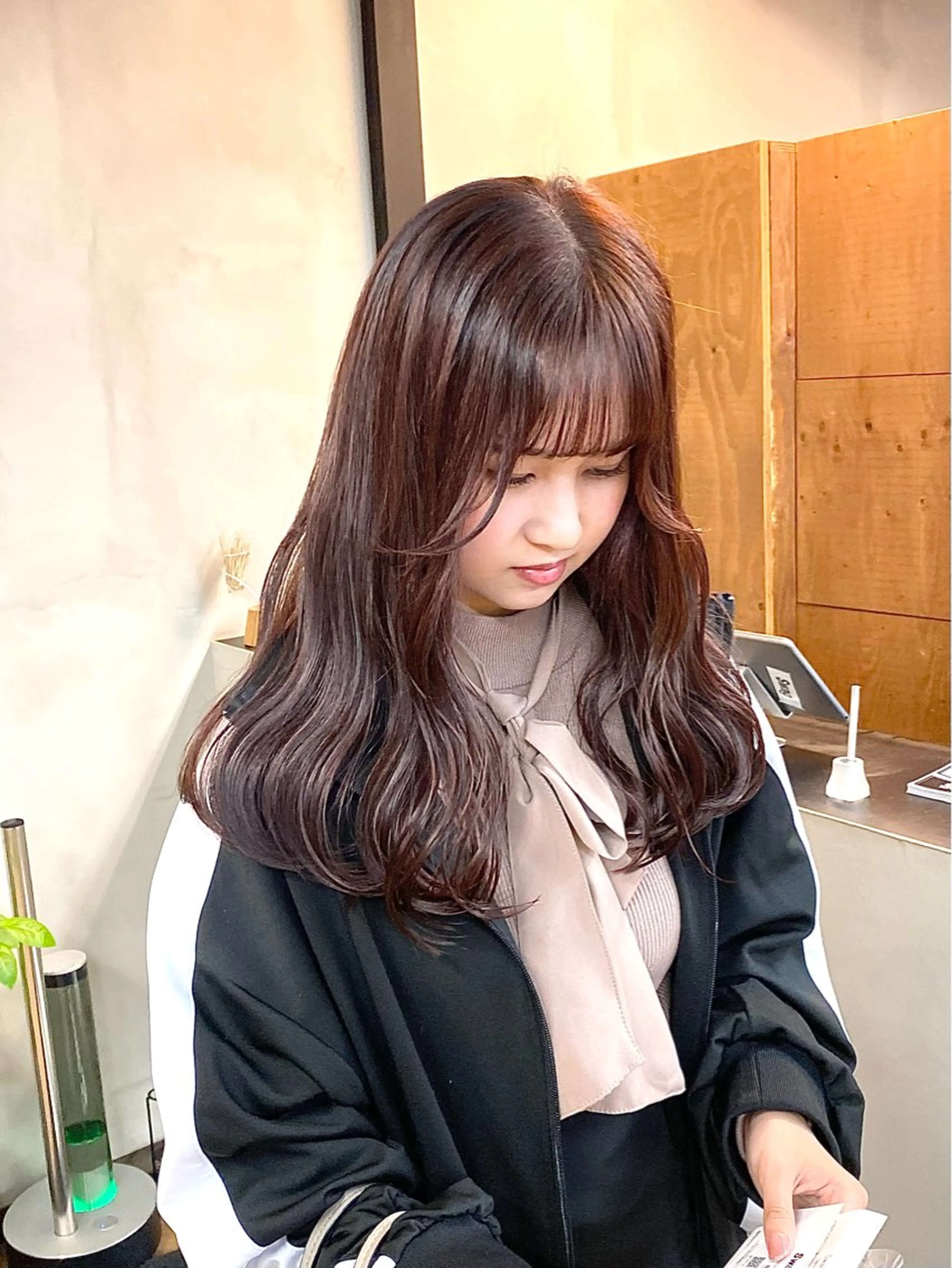 セミロング カラー ヘアアレンジ ブリーチ カシス ブリーチなしカラー ピンクカラー カット ヘアカラー トリートメント ハル🌸柔色/ ブリーチなし/艶髪のヘアスタイル